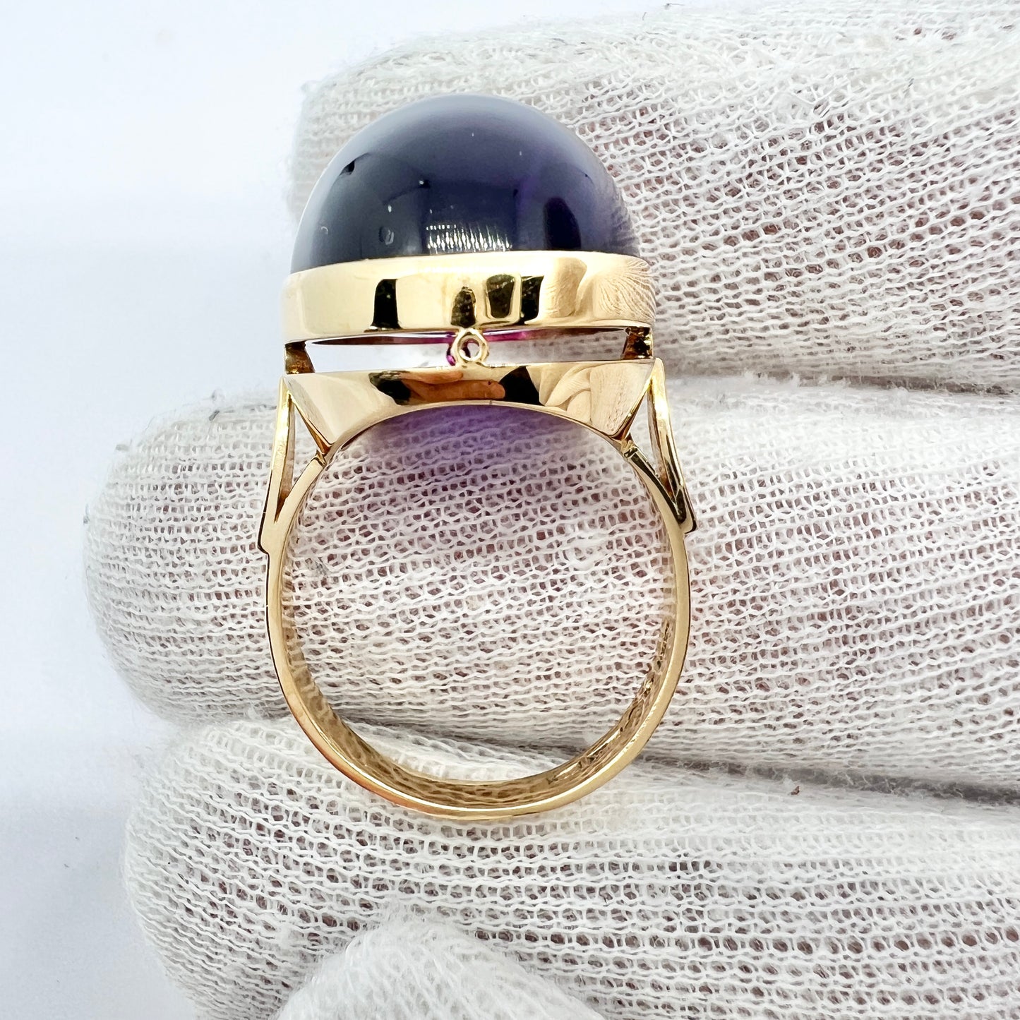 Kurt-L Carlsson, Sweden 1984. Bold Vintage 18k Gold Amethyst Ring.