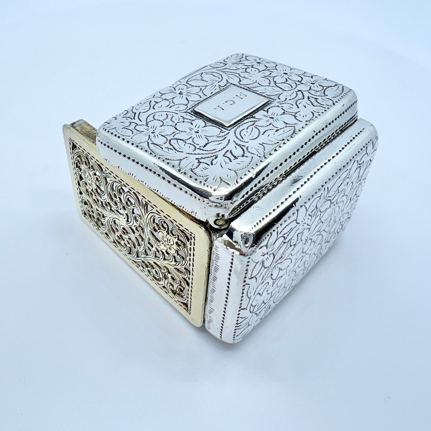 Thomas Shaw, Birmingham 1839. Antique Sterling Silver Vinaigrette Box.