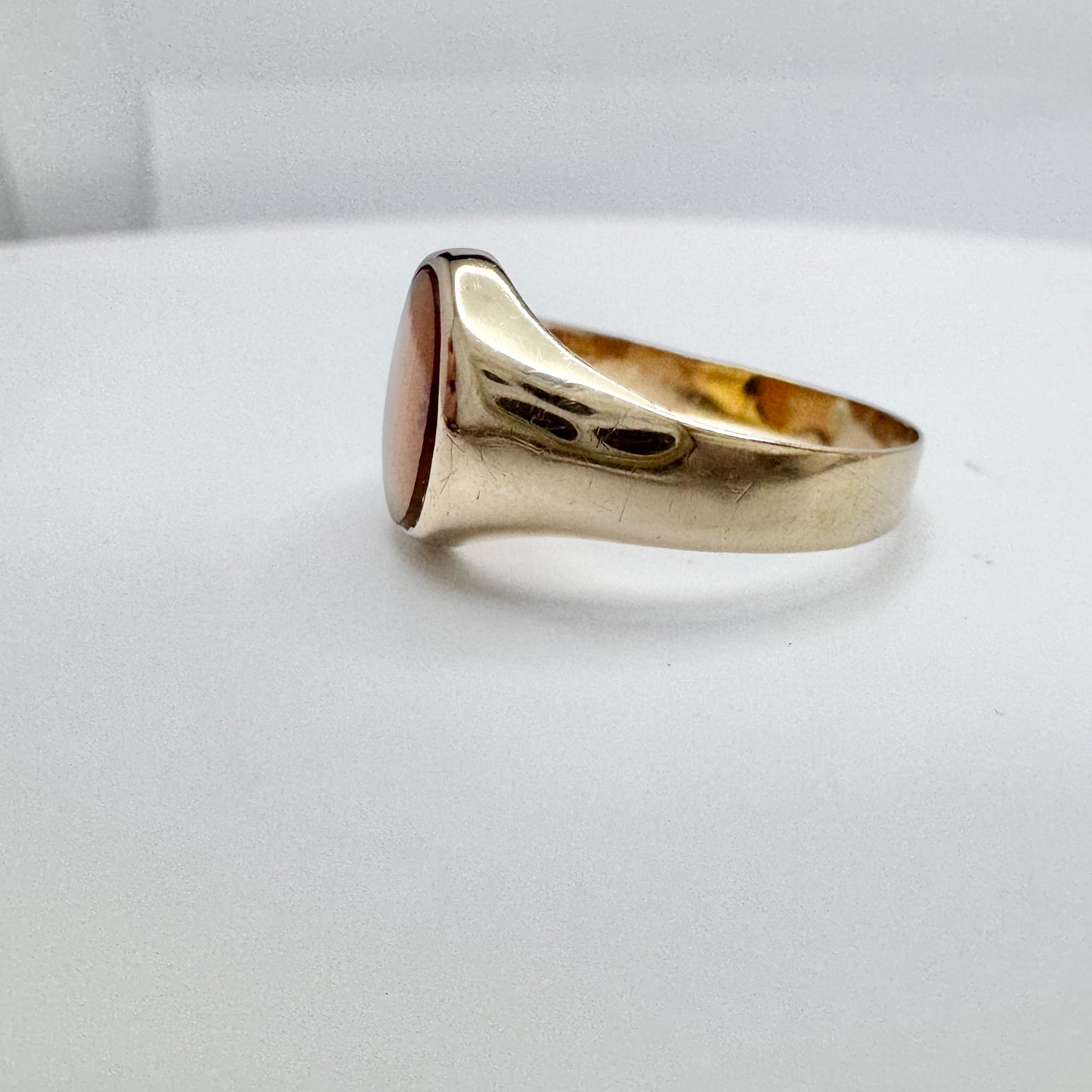 Vintage 8-9k Gold Carnelian Signet Ring.