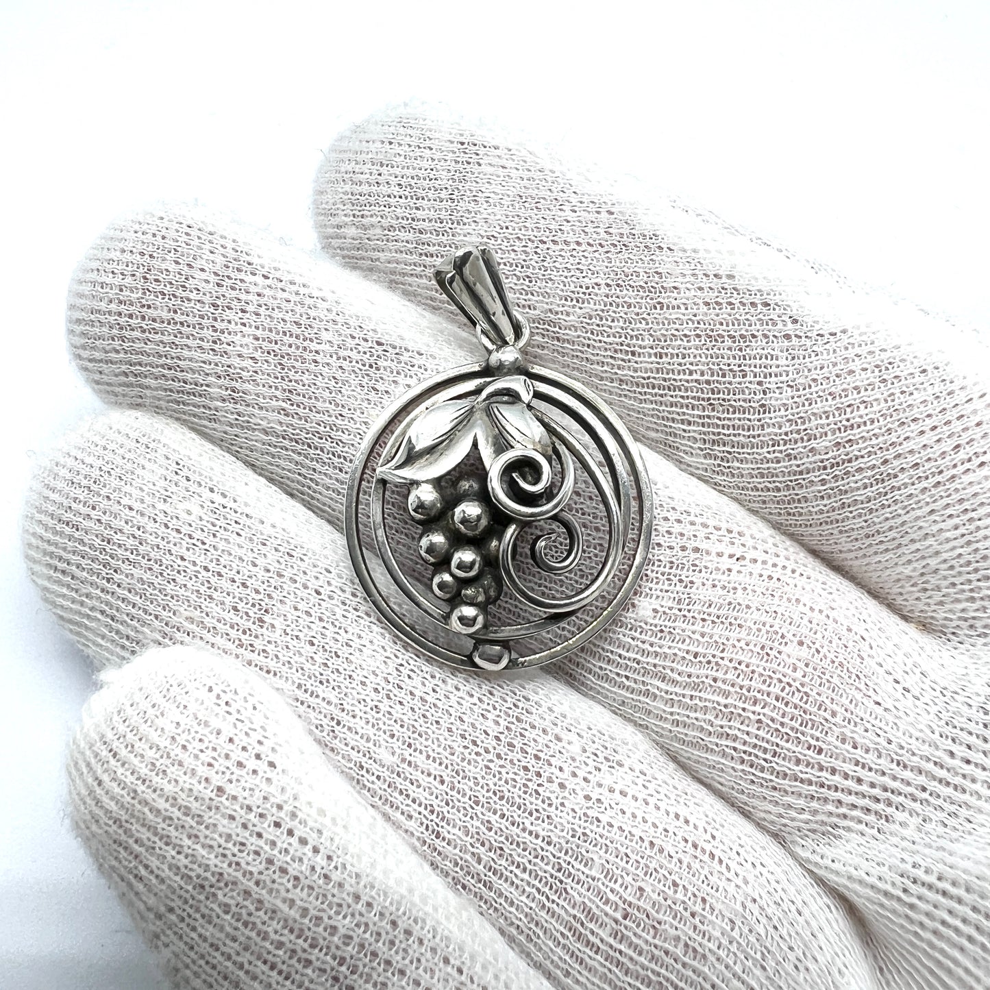 Kaplan, Sweden year 1950. Vintage Sterling Silver Grape Pendant.