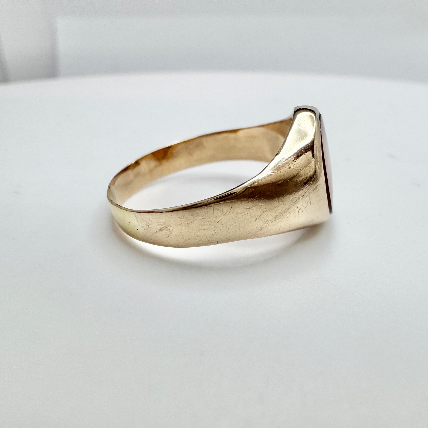 Vintage 8-9k Gold Carnelian Signet Ring.