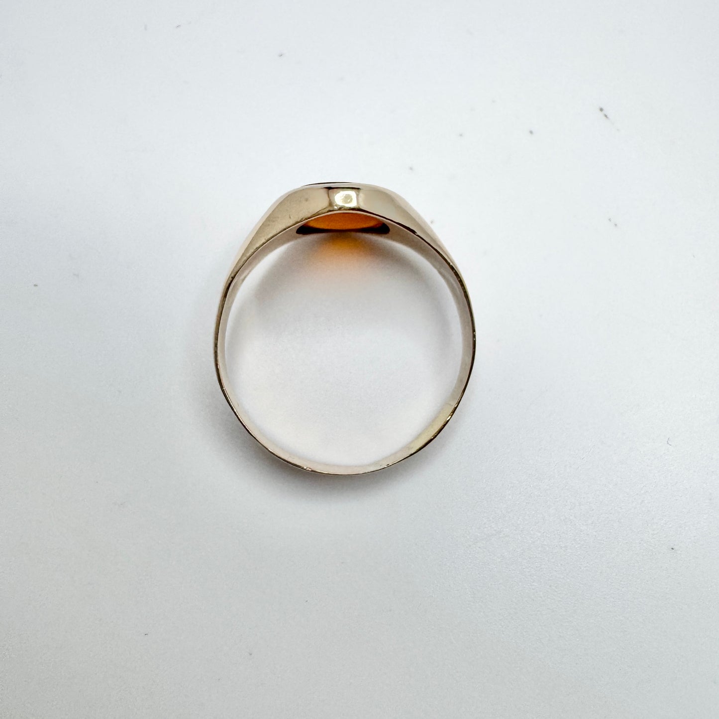 Vintage 8-9k Gold Carnelian Signet Ring.