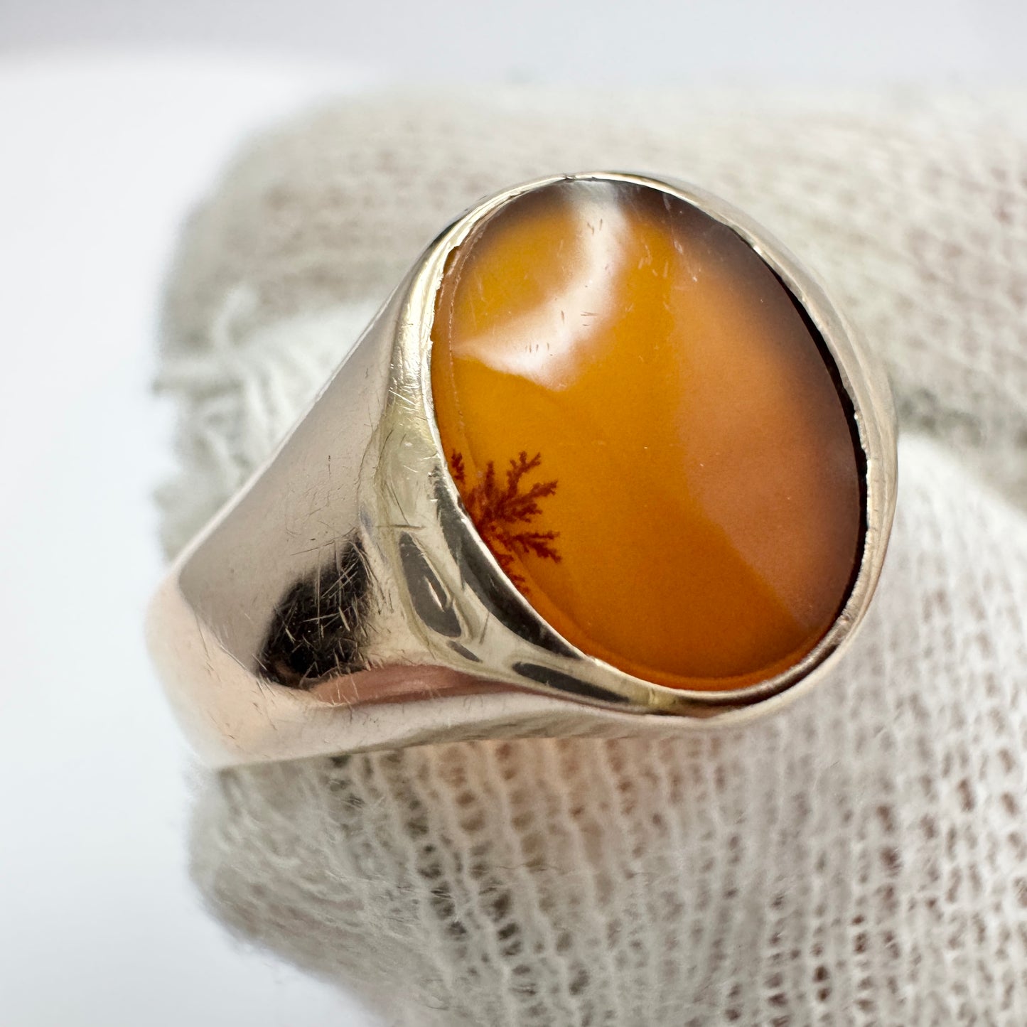 Vintage 8-9k Gold Carnelian Signet Ring.