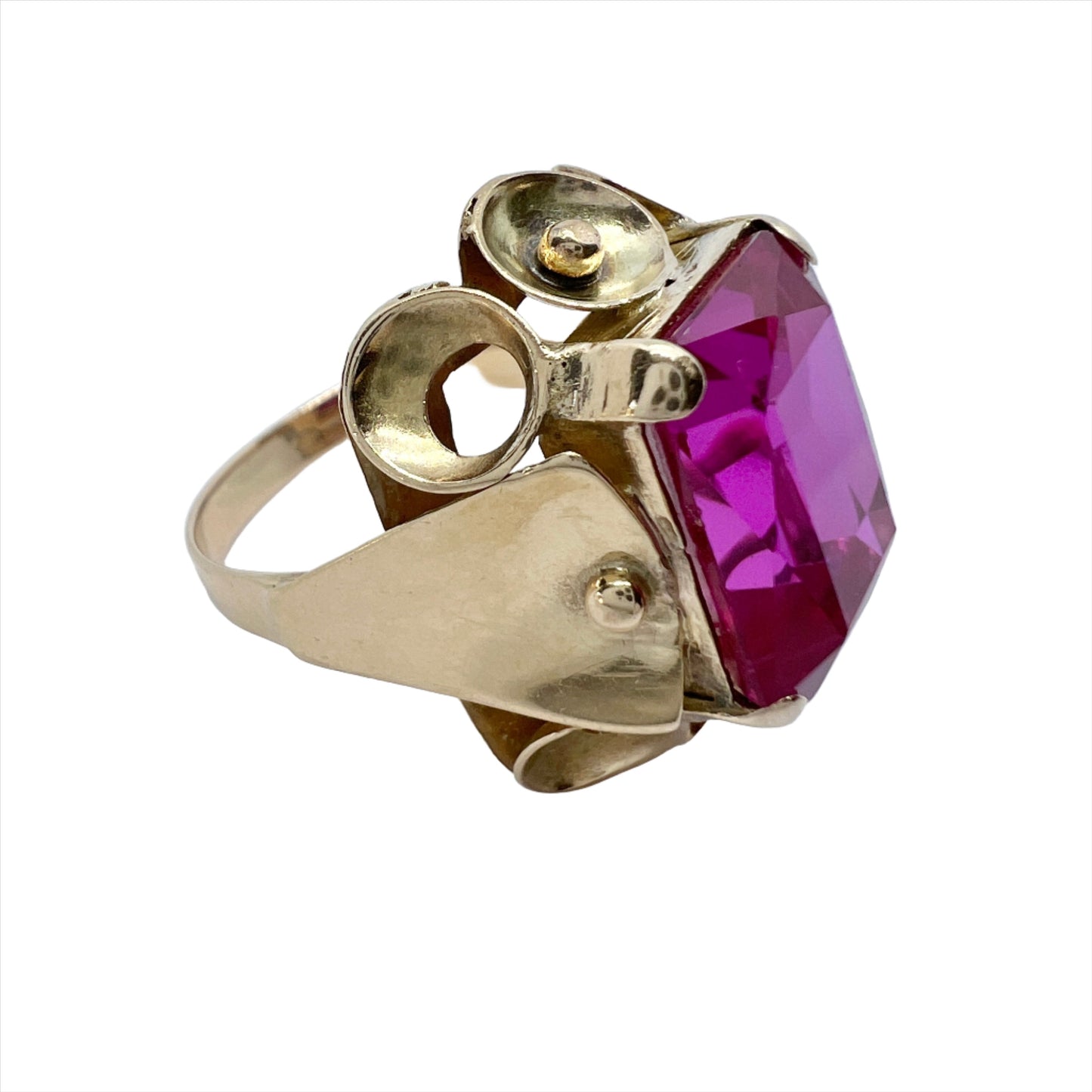 Eastern Europe 1950-60s. Vintage 14k Gold Synthetic Pink Sapphire Cocktail Ring.