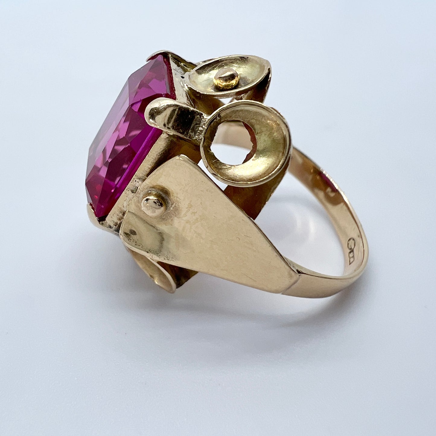 Eastern Europe 1950-60s. Vintage 14k Gold Synthetic Pink Sapphire Cocktail Ring.