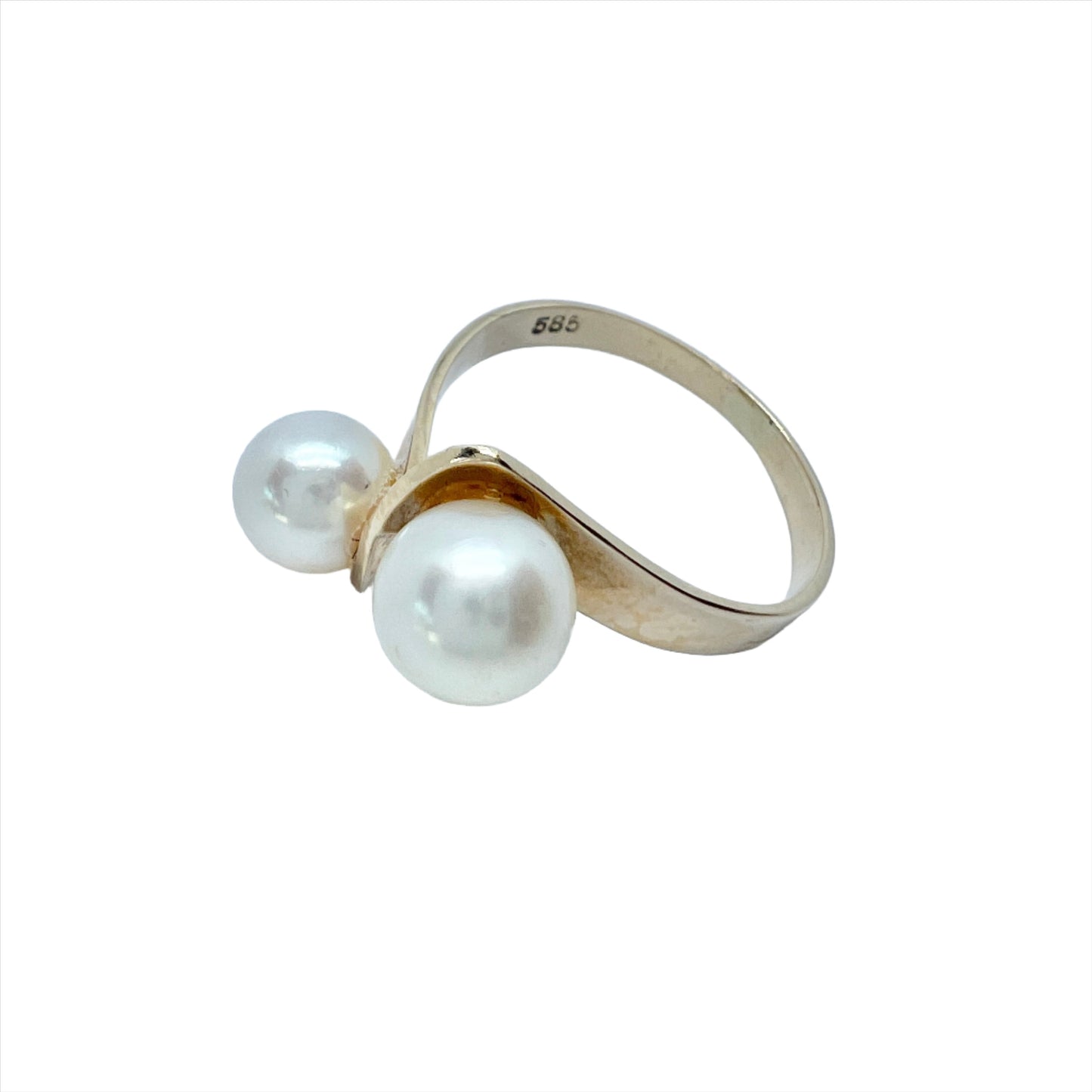 Vintage 14k Gold Cultured Pearl Toi et Moi Ring.