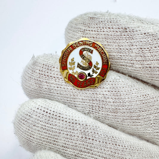 Singer Sewing Machine Co. 40 years of Service Employee Pin. 10k Gold Enamel.