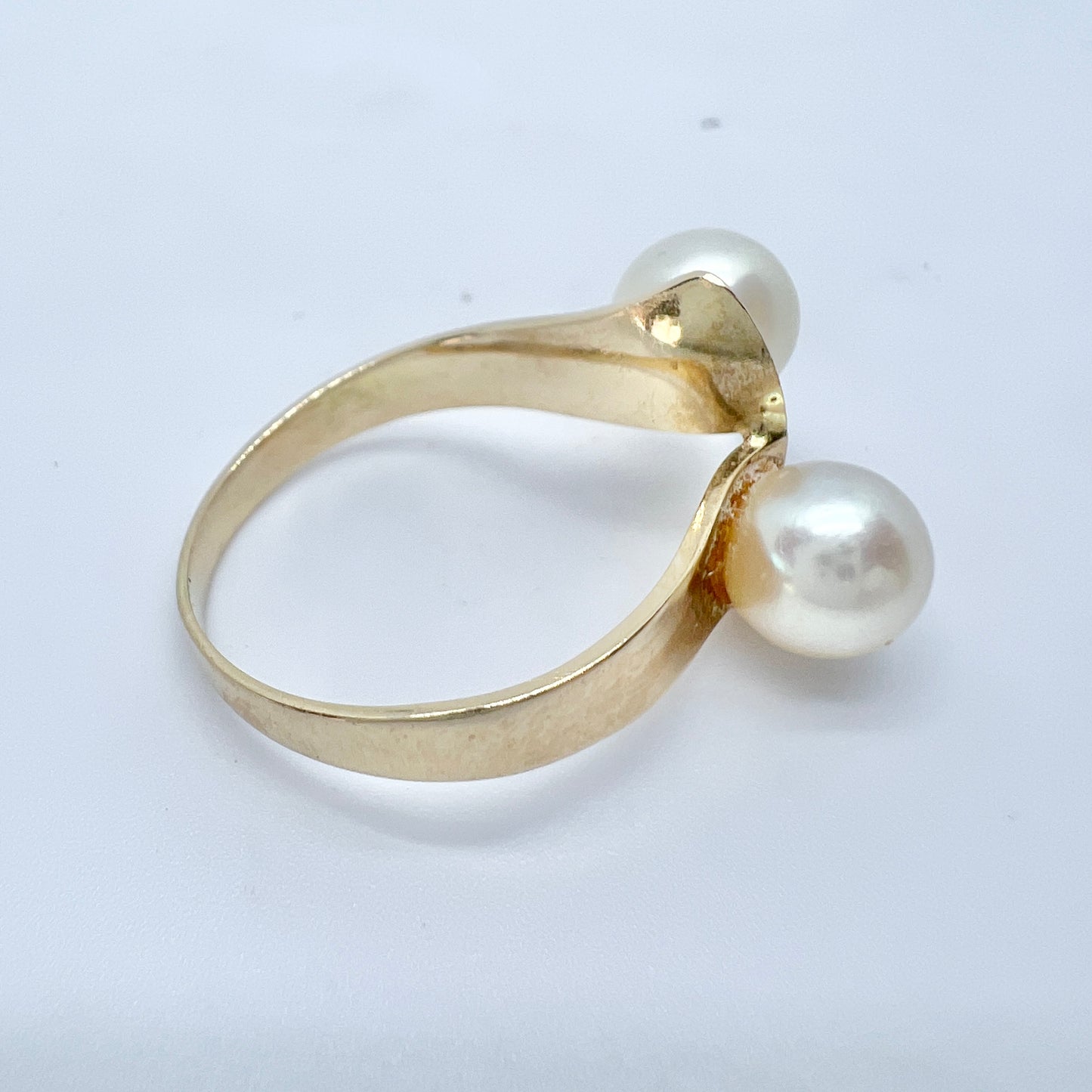 Vintage 14k Gold Cultured Pearl Toi et Moi Ring.