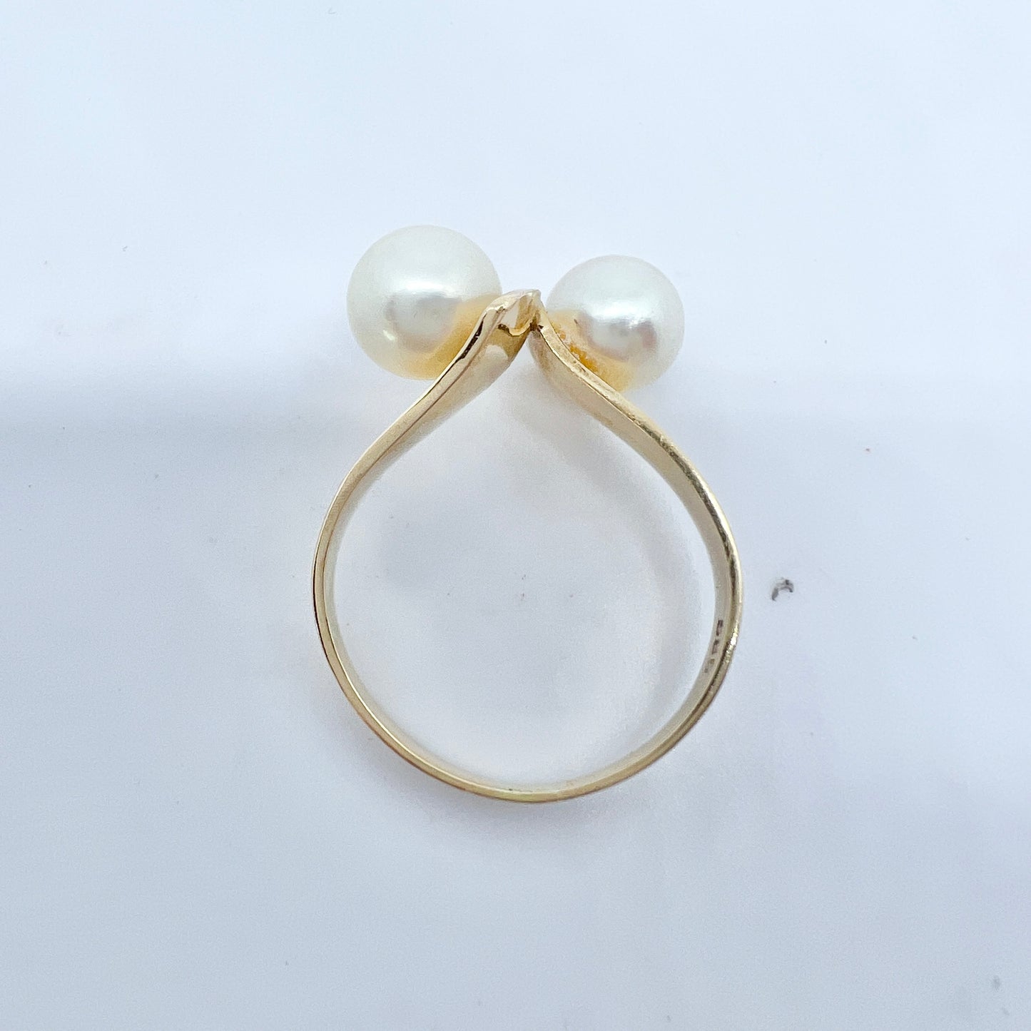 Vintage 14k Gold Cultured Pearl Toi et Moi Ring.