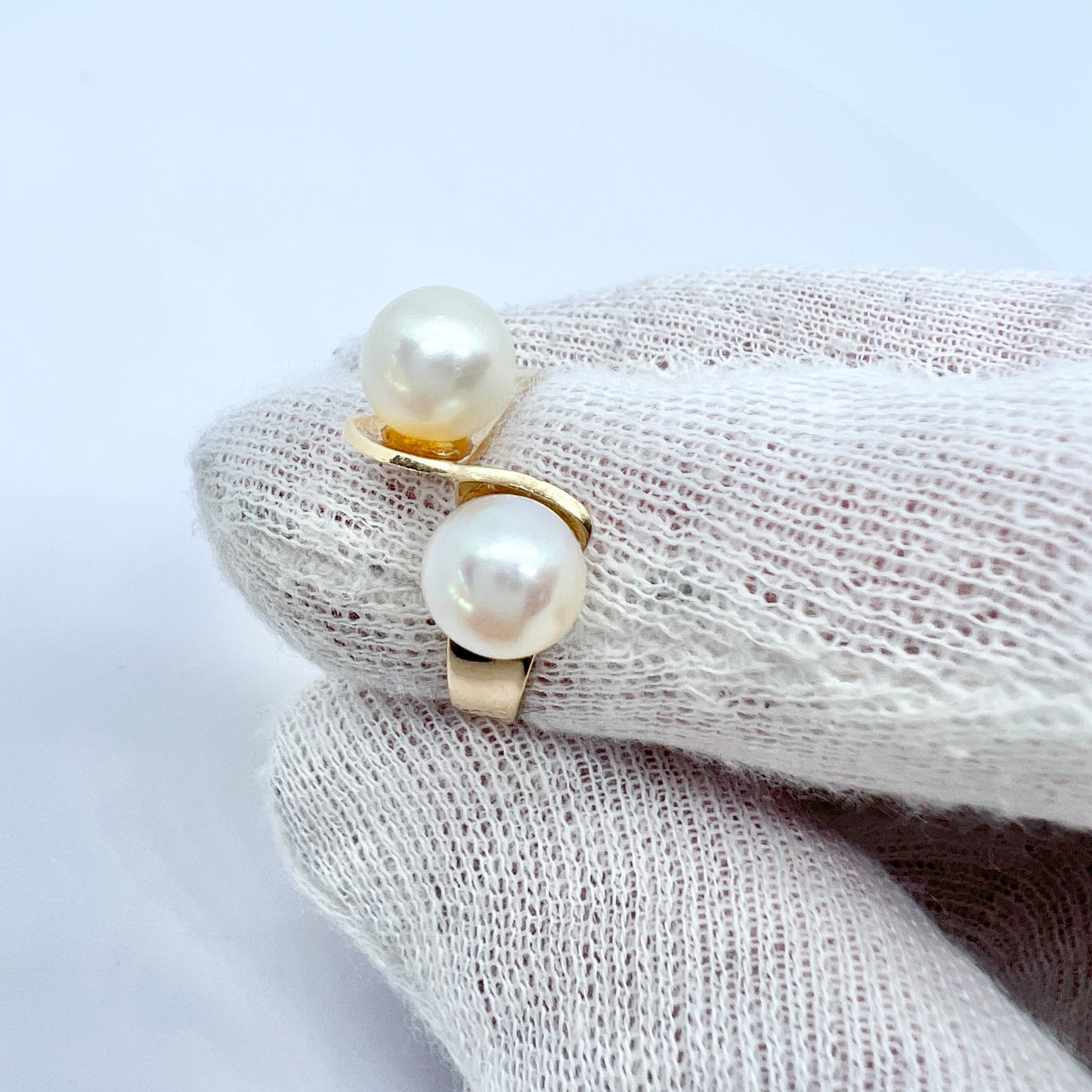 Vintage 14k Gold Cultured Pearl Toi et Moi Ring.