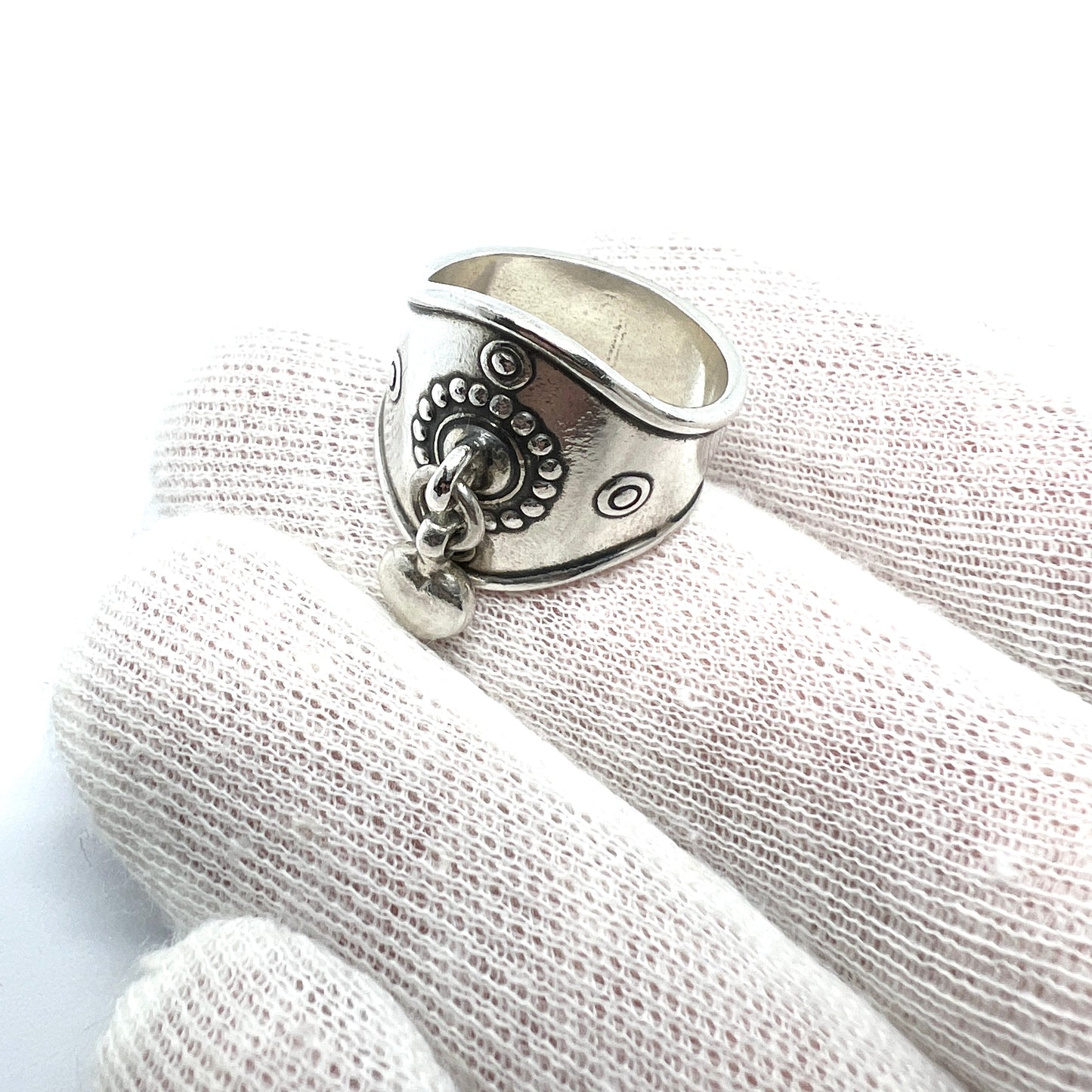 Kalevala Koru, Finland 2011. Sterling Silver Heart Charm Ring.