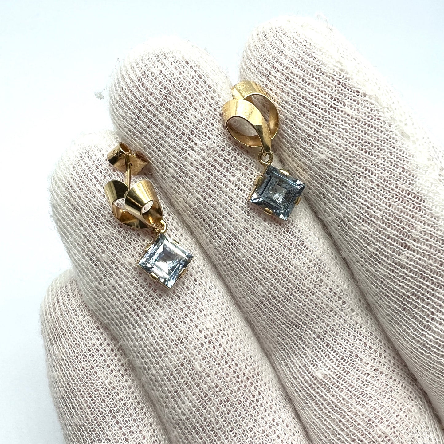 Guldvaruhuset, Sweden 1963. Vintage 18k gold Ice Blue Synthetic Spinel Earrings.