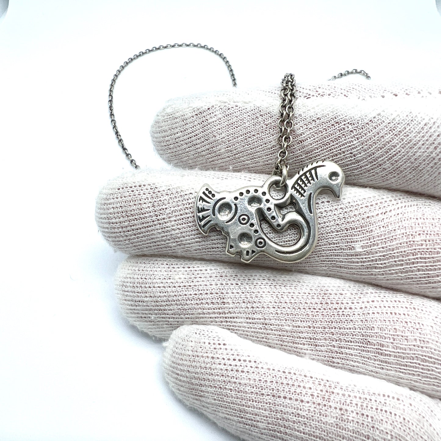 Kalevala Koru, Finland. Vintage Sterling Silver Bird Pendant Long Chain Necklace.