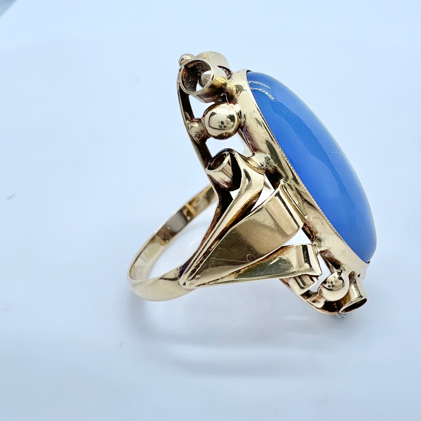 Vintage 1950-60s. Bold Vintage 14k Gold Chalcedony Ring.