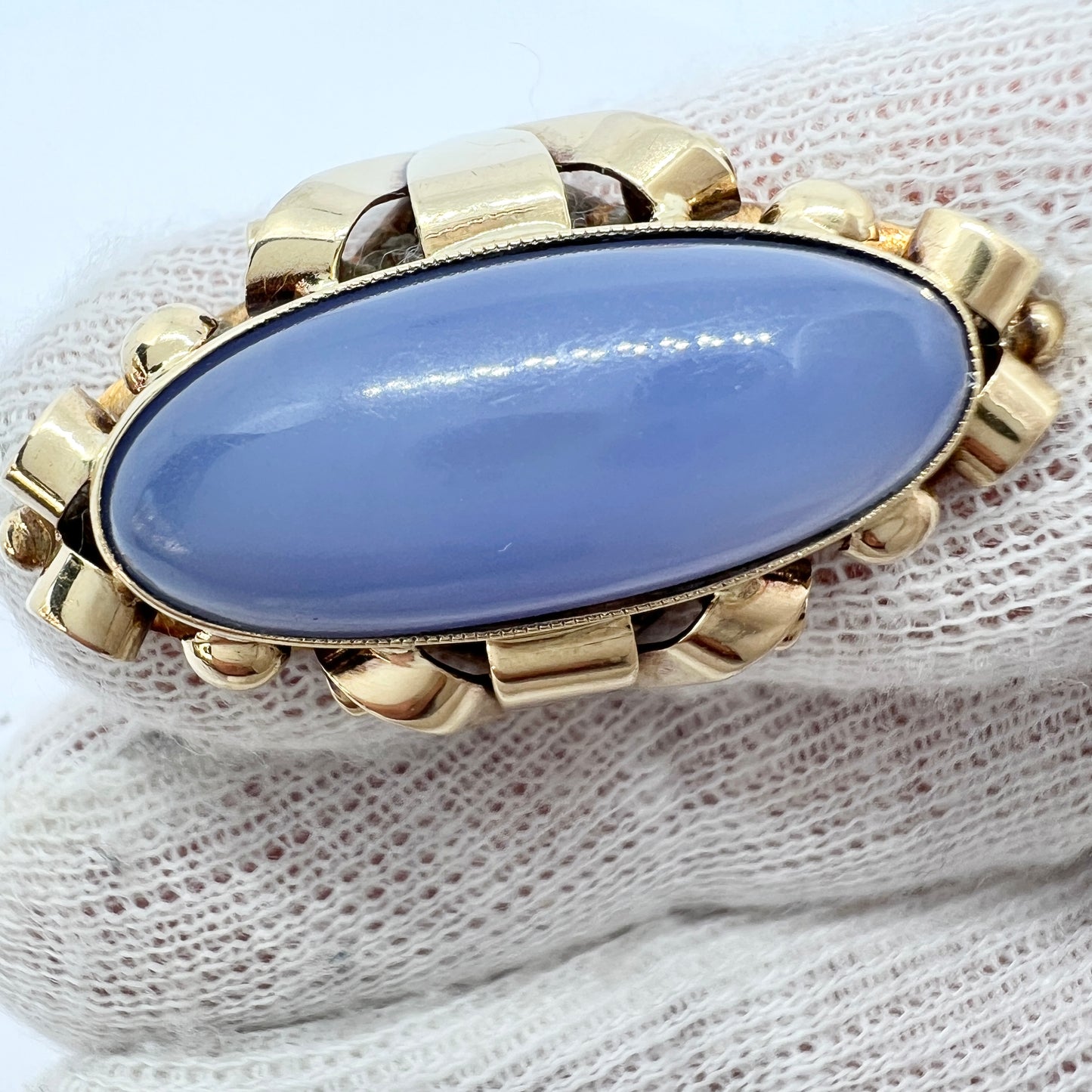 Vintage 1950-60s. Bold Vintage 14k Gold Chalcedony Ring.