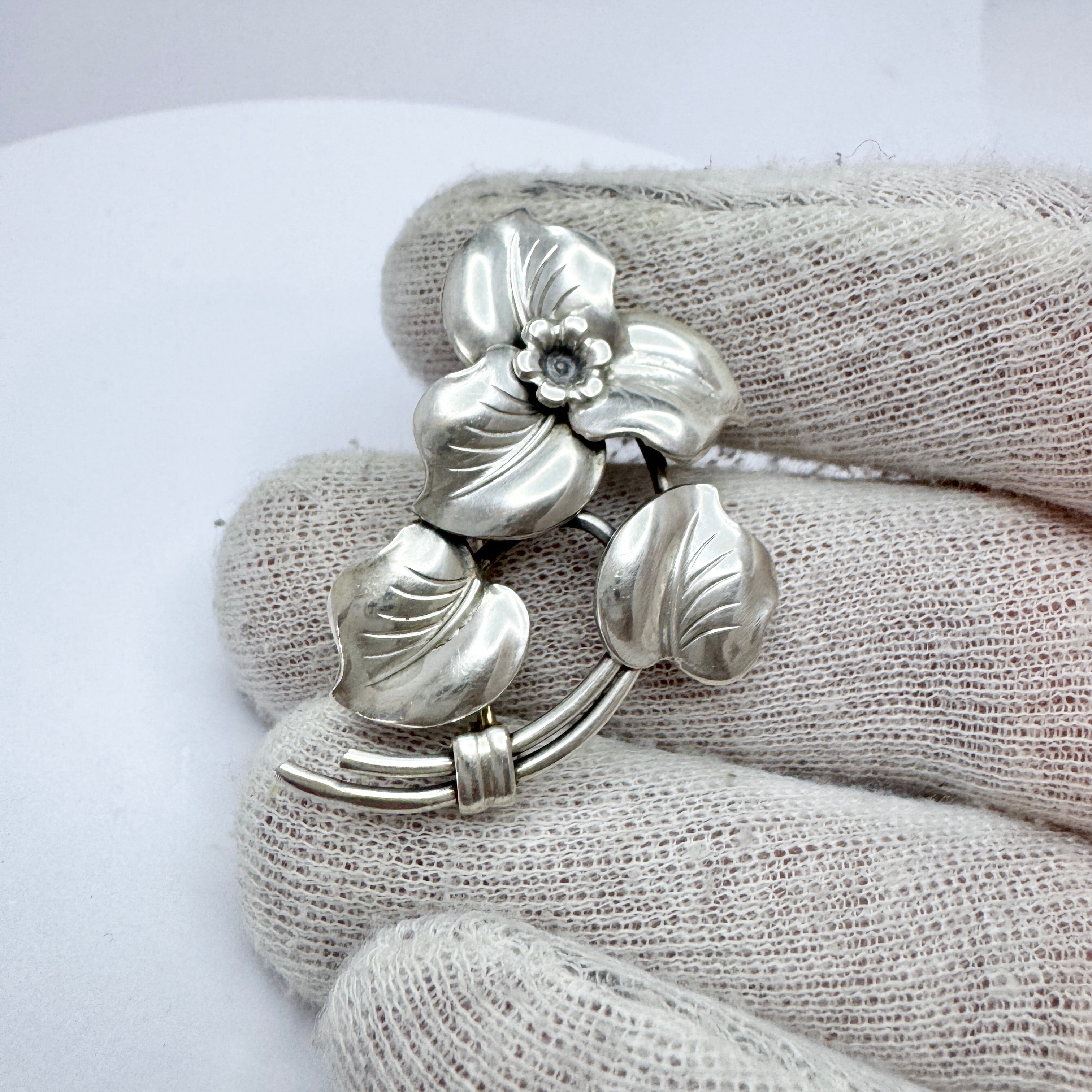 Kaplan, Sweden 1953. Vintage Solid Silver Flower Brooch. – T