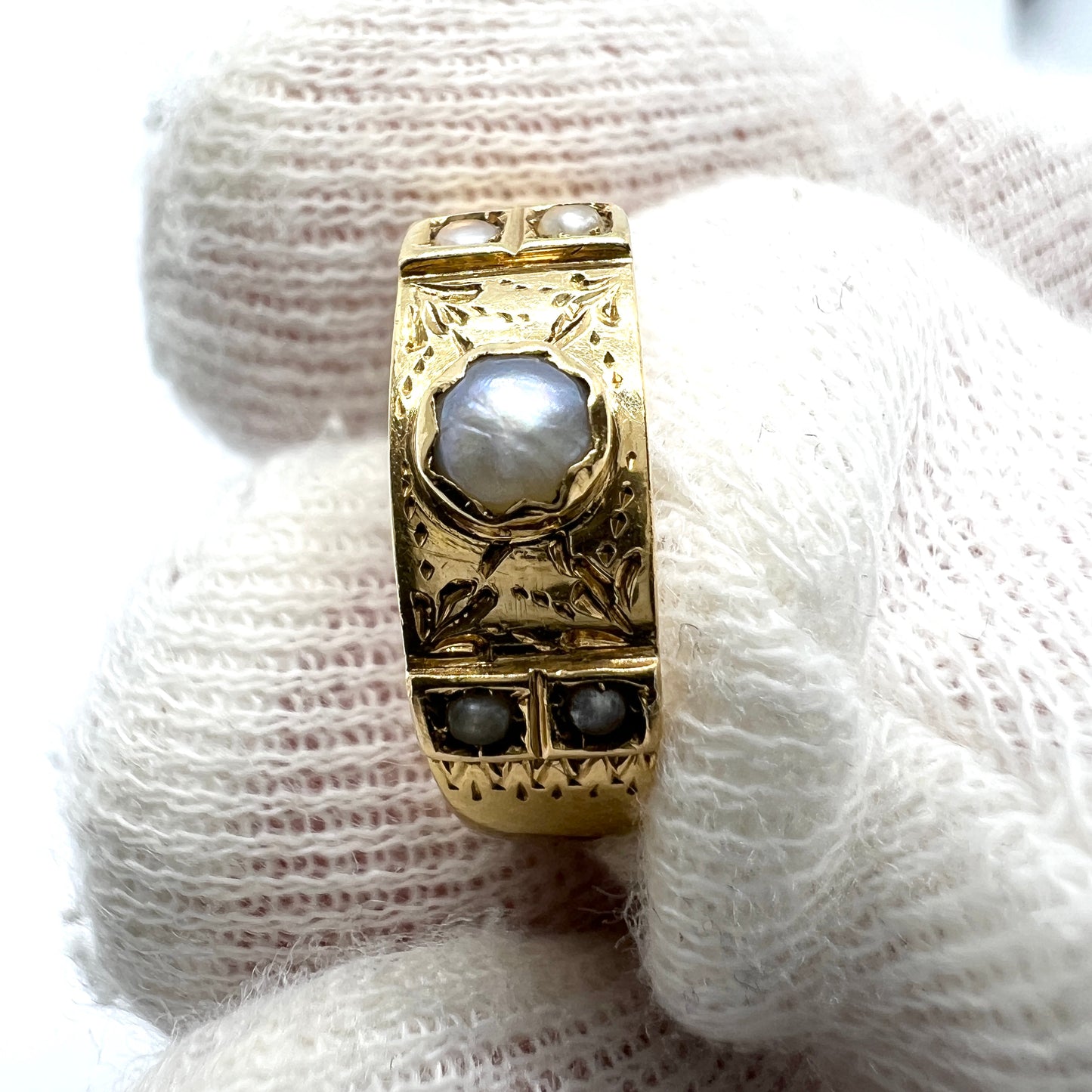 Sweden year 1897. Antique Victorian 18k Gold Pearl Ring.