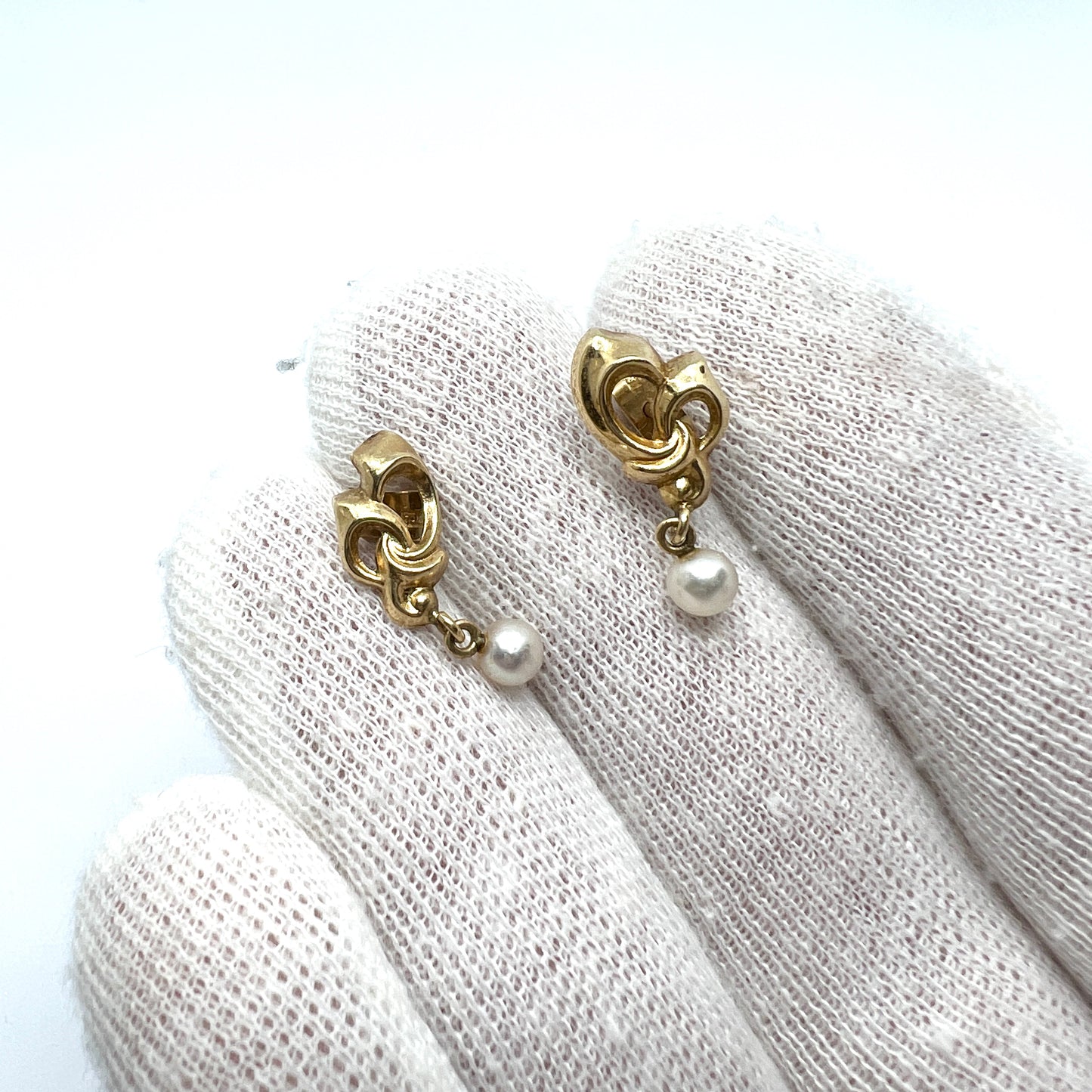 G Dahlgren, Sweden 1940s. Vintage 18k Gold Pearl Earrings.