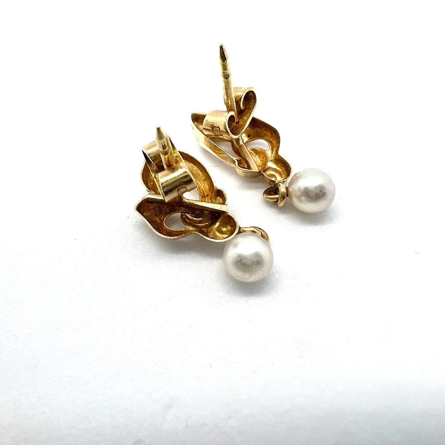 G Dahlgren, Sweden 1940s. Vintage 18k Gold Pearl Earrings.