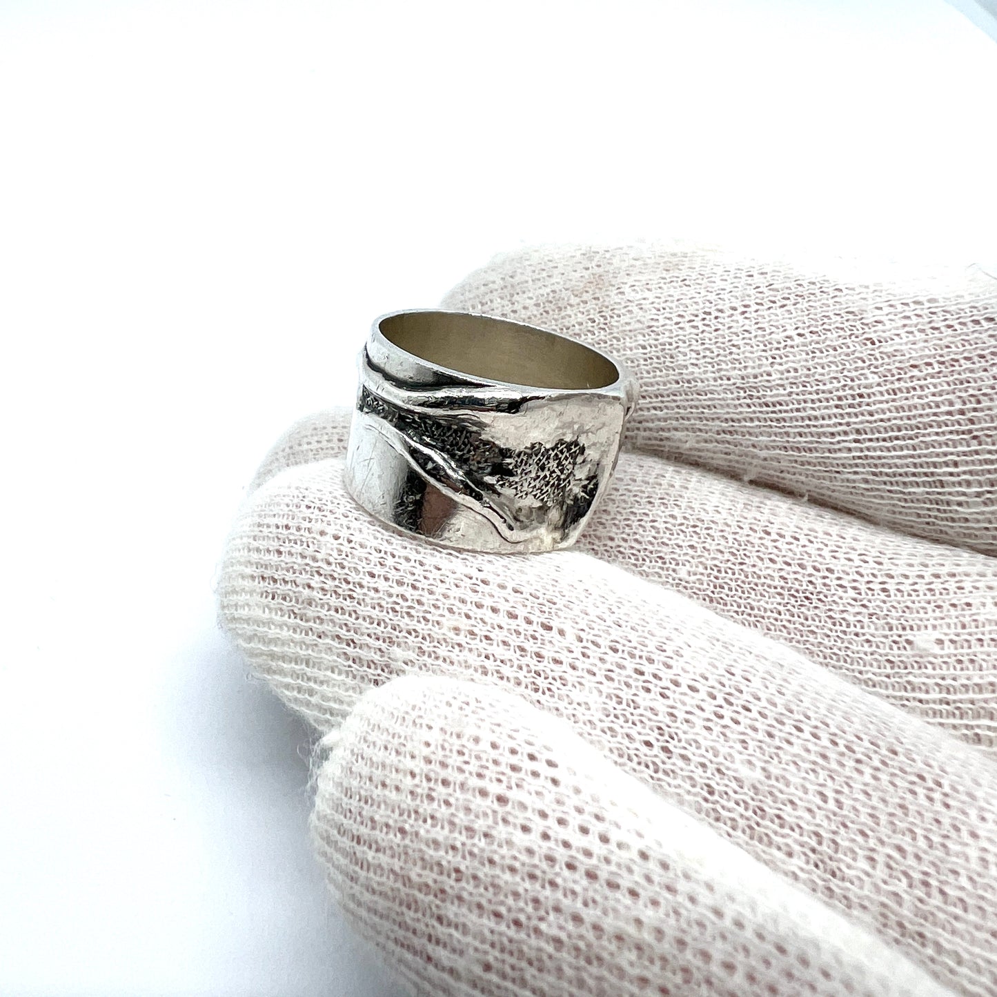 Bengt O. Lilja, Finland 1971. Vintage Modernist Sterling Silver Ring Band.