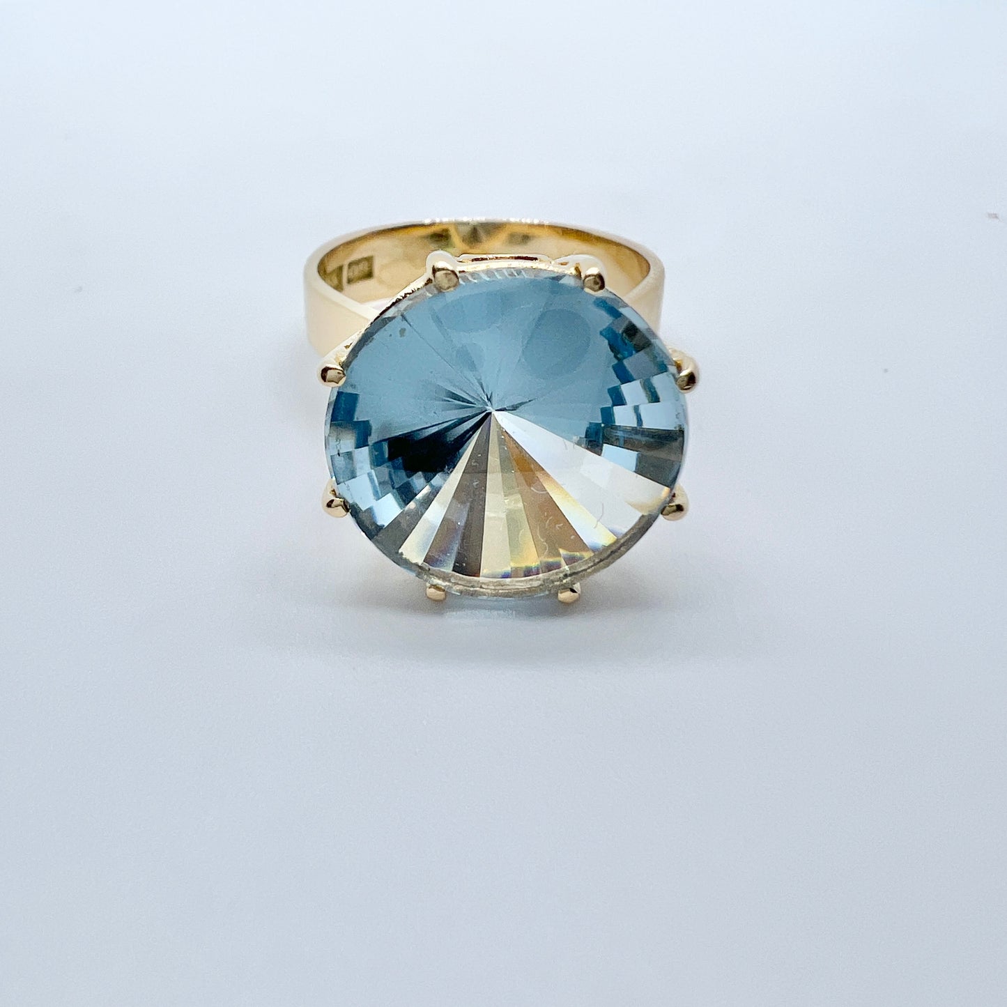 Bengt Hallberg, Sweden 1966. Vintage 18k Gold Icy Blue Synthetic Spinel Cocktail Ring.