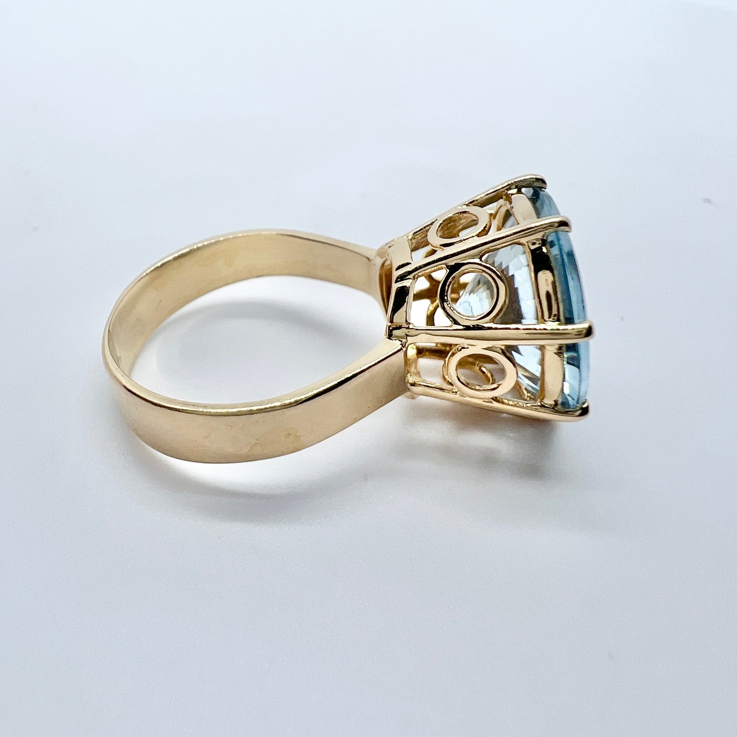 Bengt Hallberg, Sweden 1966. Vintage 18k Gold Icy Blue Synthetic Spinel Cocktail Ring.