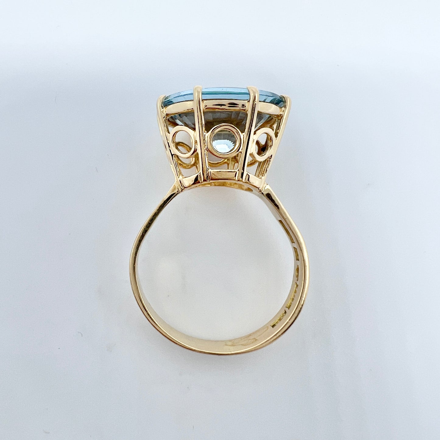 Bengt Hallberg, Sweden 1966. Vintage 18k Gold Icy Blue Synthetic Spinel Cocktail Ring.