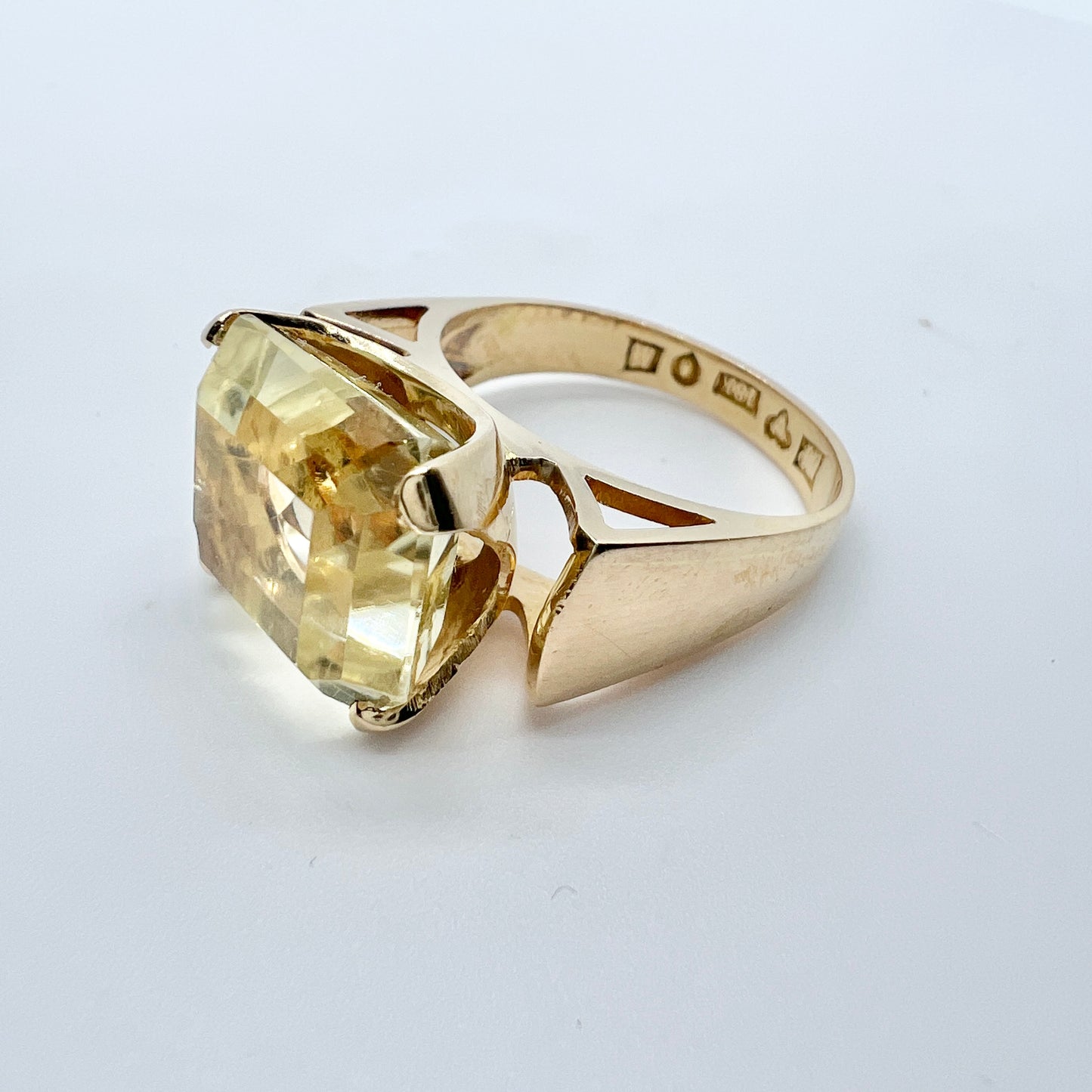 J Pettersson, Sweden 1951. Vintage Chunky 18k Gold Citrine Cocktail Ring. 9.8gram