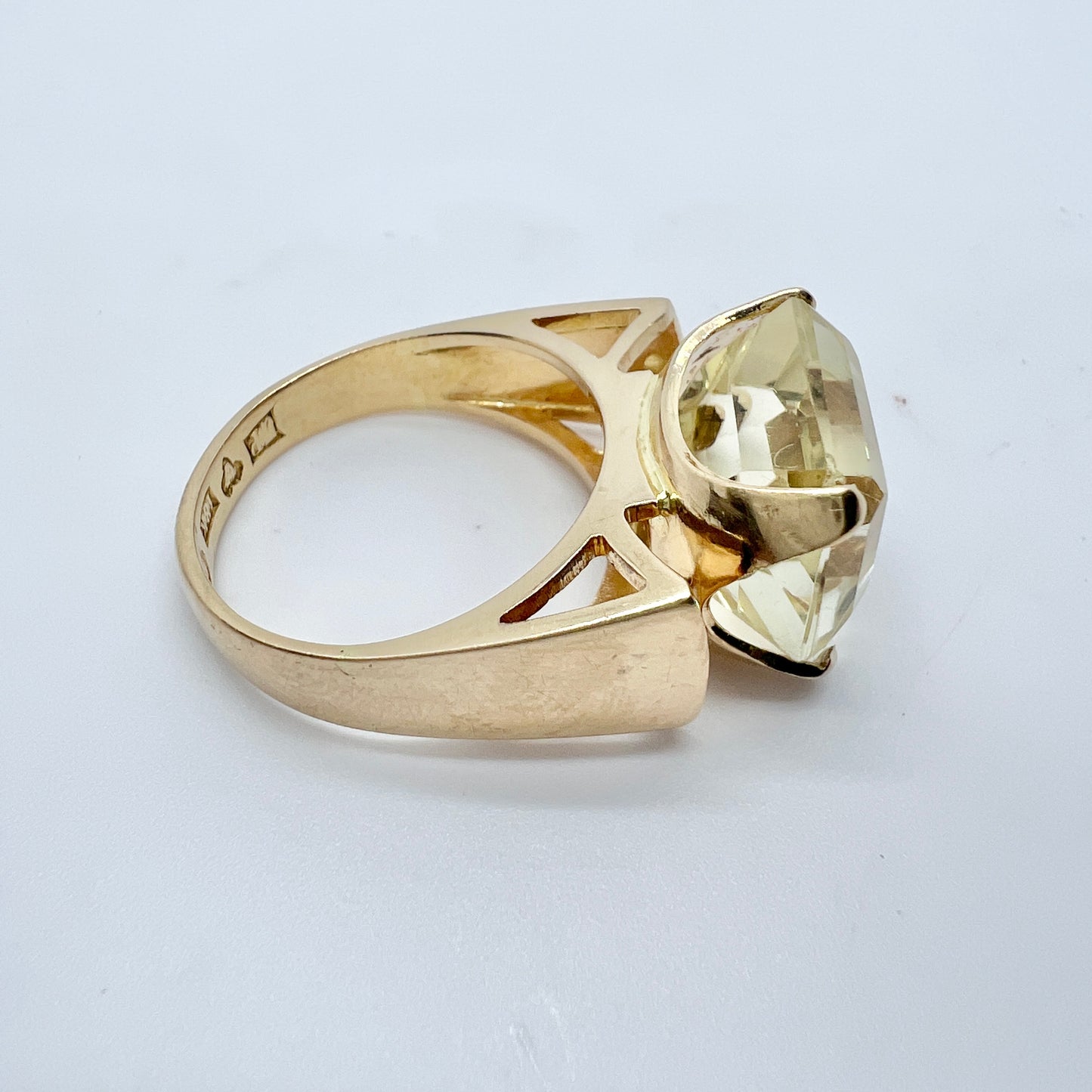 J Pettersson, Sweden 1951. Vintage Chunky 18k Gold Citrine Cocktail Ring. 9.8gram