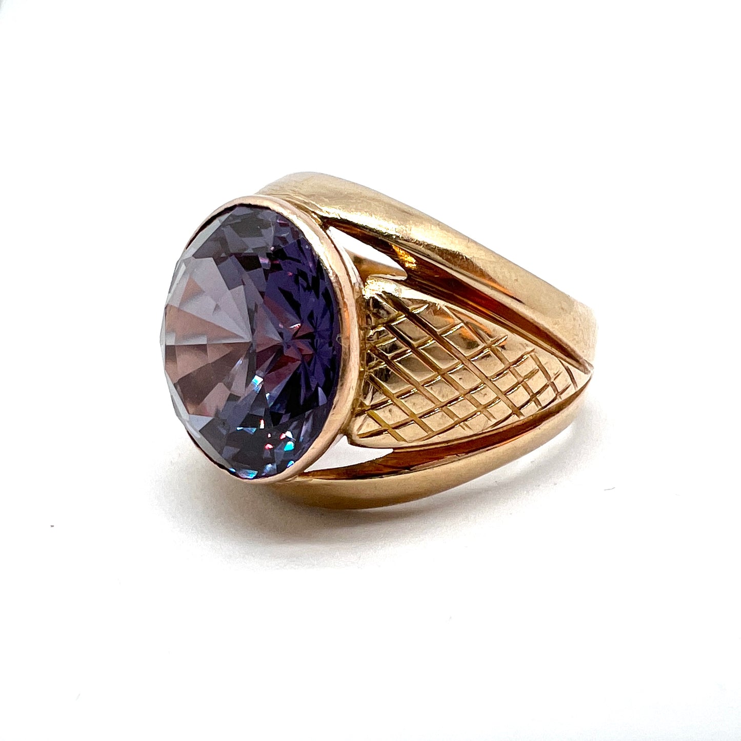 Egypt c 1950-60s. Vintage 14k Gold Synthetic Alexandrite Unisex Ring.