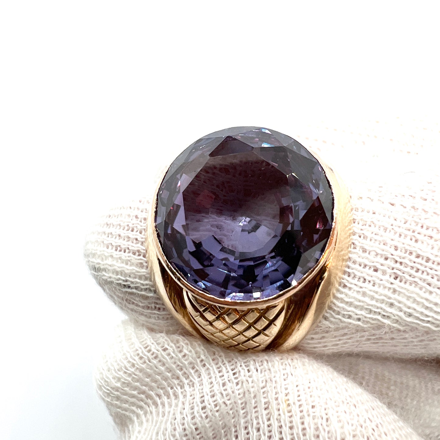 Egypt c 1950-60s. Vintage 14k Gold Synthetic Alexandrite Unisex Ring.