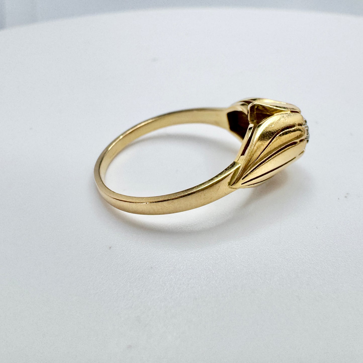 J Petterson, Sweden 1956. Vintage Mid-century 18k Gold Diamond Ring.