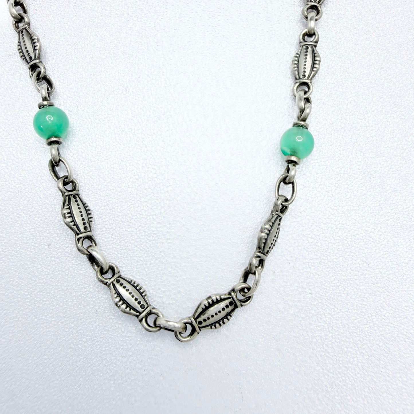 Vintage Art Deco Solid Silver Chrysoprase Necklace.