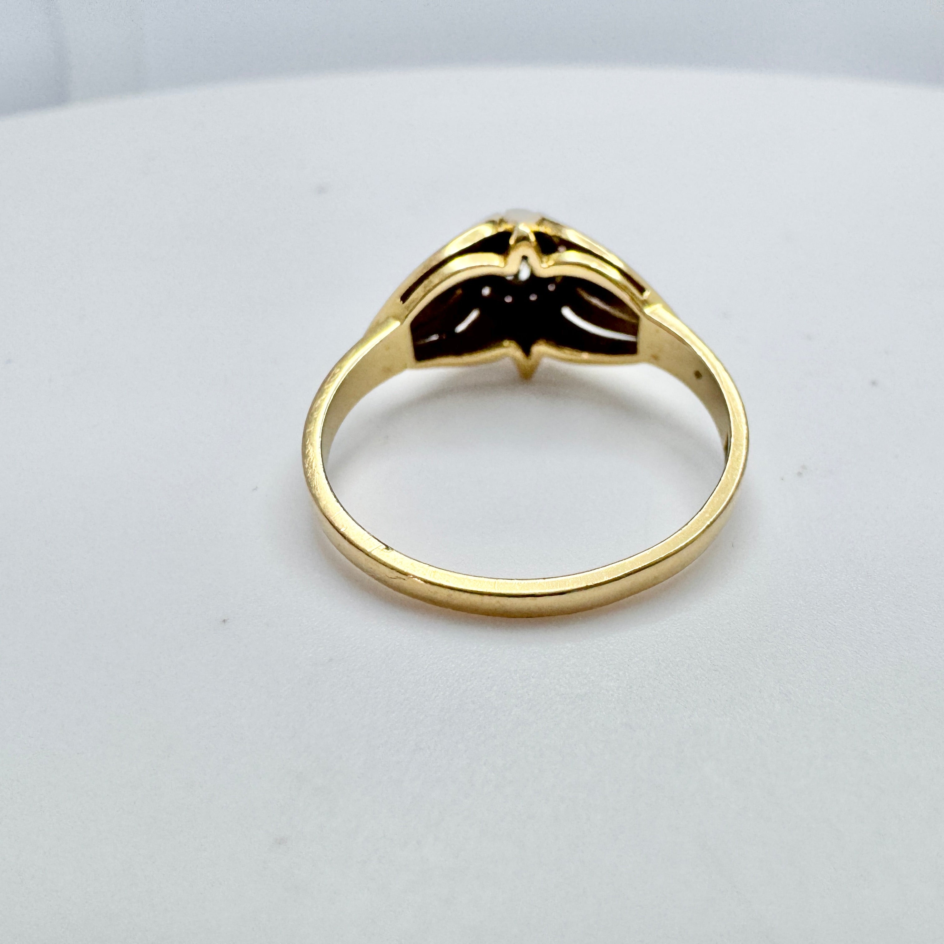 J Petterson, Sweden 1956. Vintage Mid-century 18k Gold Diamond