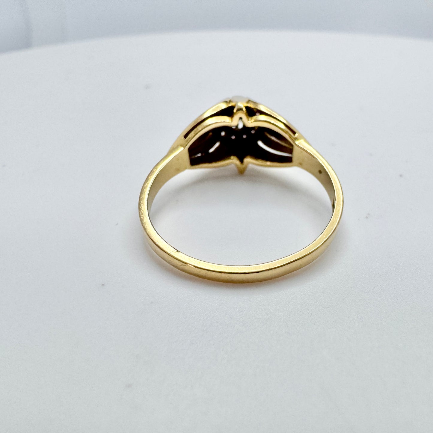 J Petterson, Sweden 1956. Vintage Mid-century 18k Gold Diamond Ring.