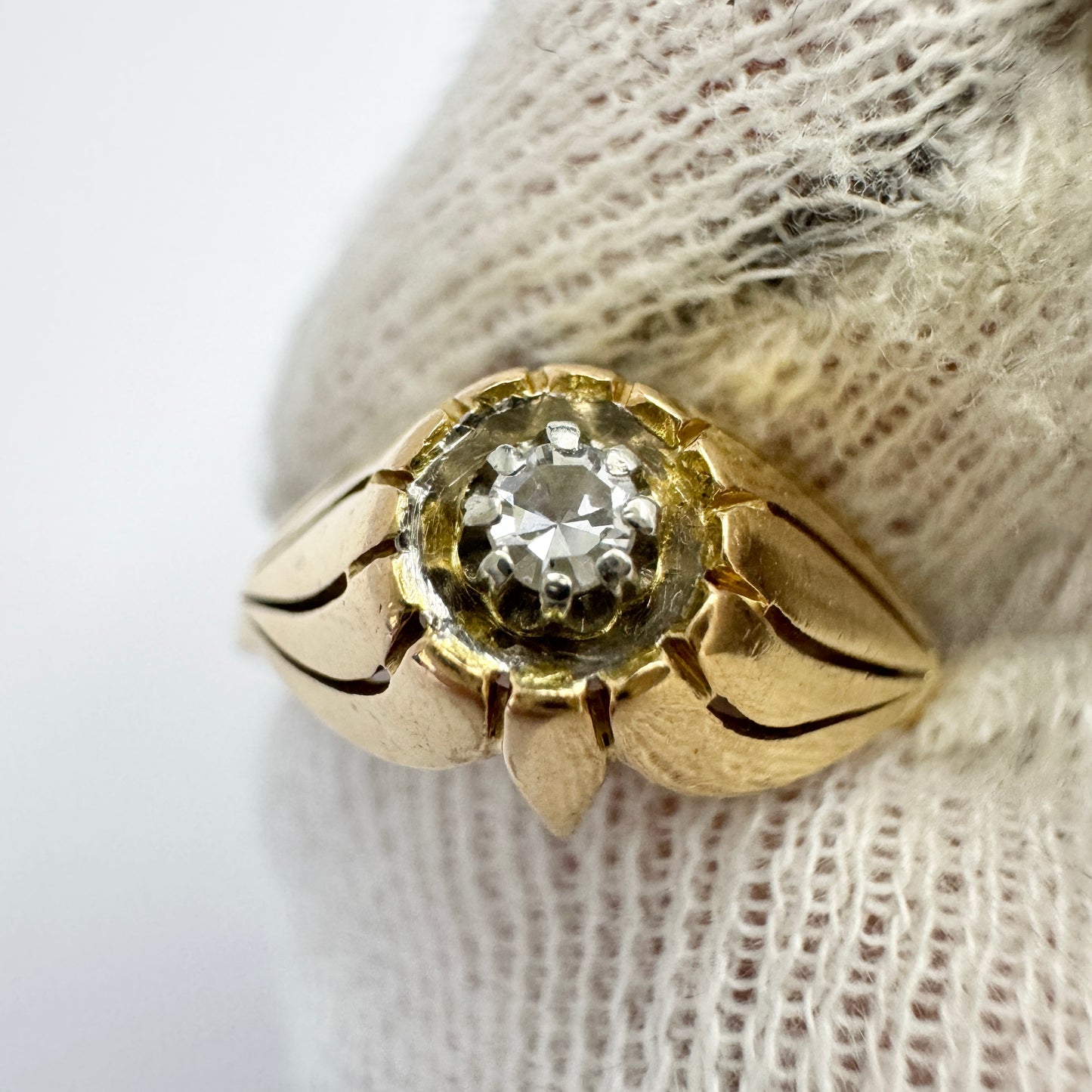 J Petterson, Sweden 1956. Vintage Mid-century 18k Gold Diamond Ring.