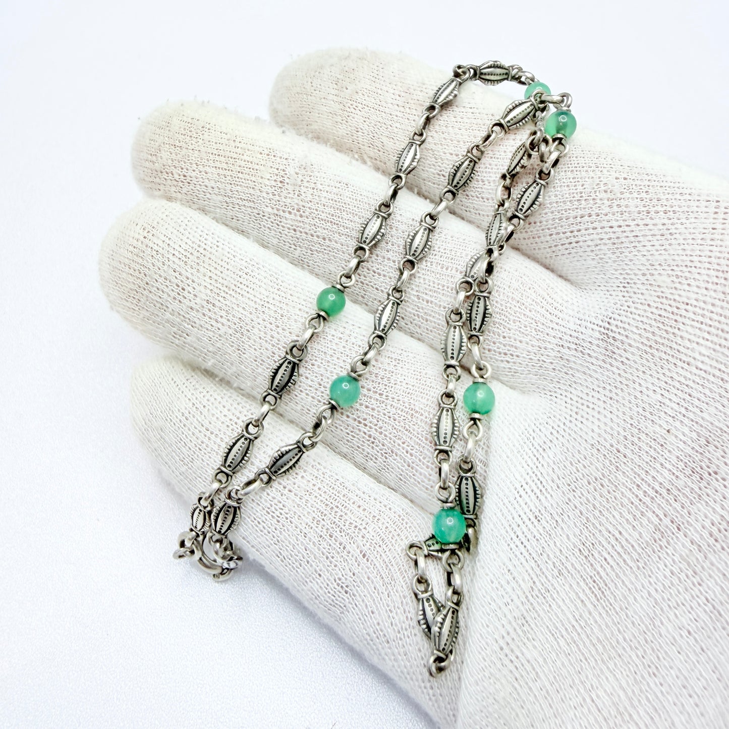 Vintage Art Deco Solid Silver Chrysoprase Necklace.