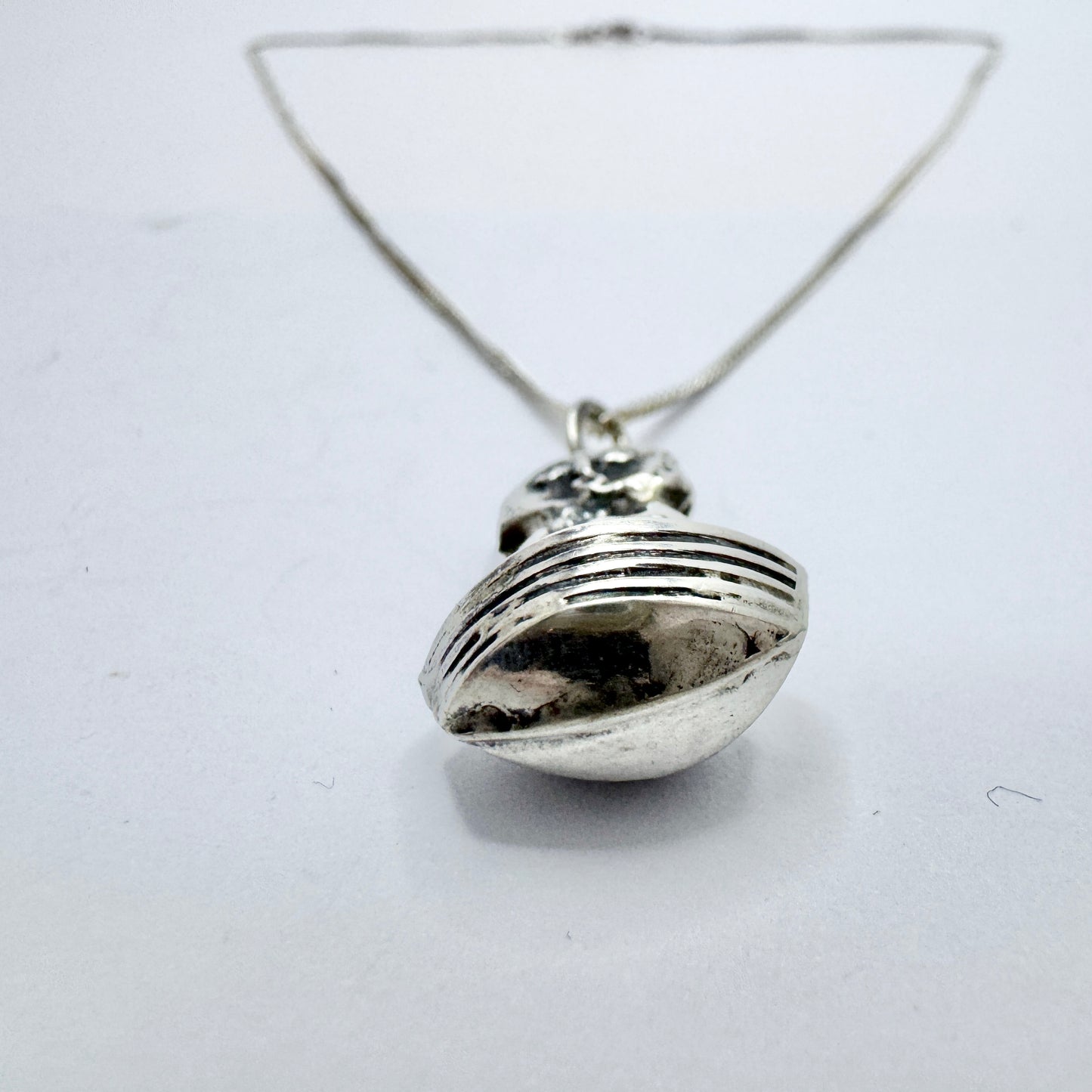 Olle Ohlsson for Kaplan, Sweden ca 1960s. Sterling Silver Pendant Necklace.
