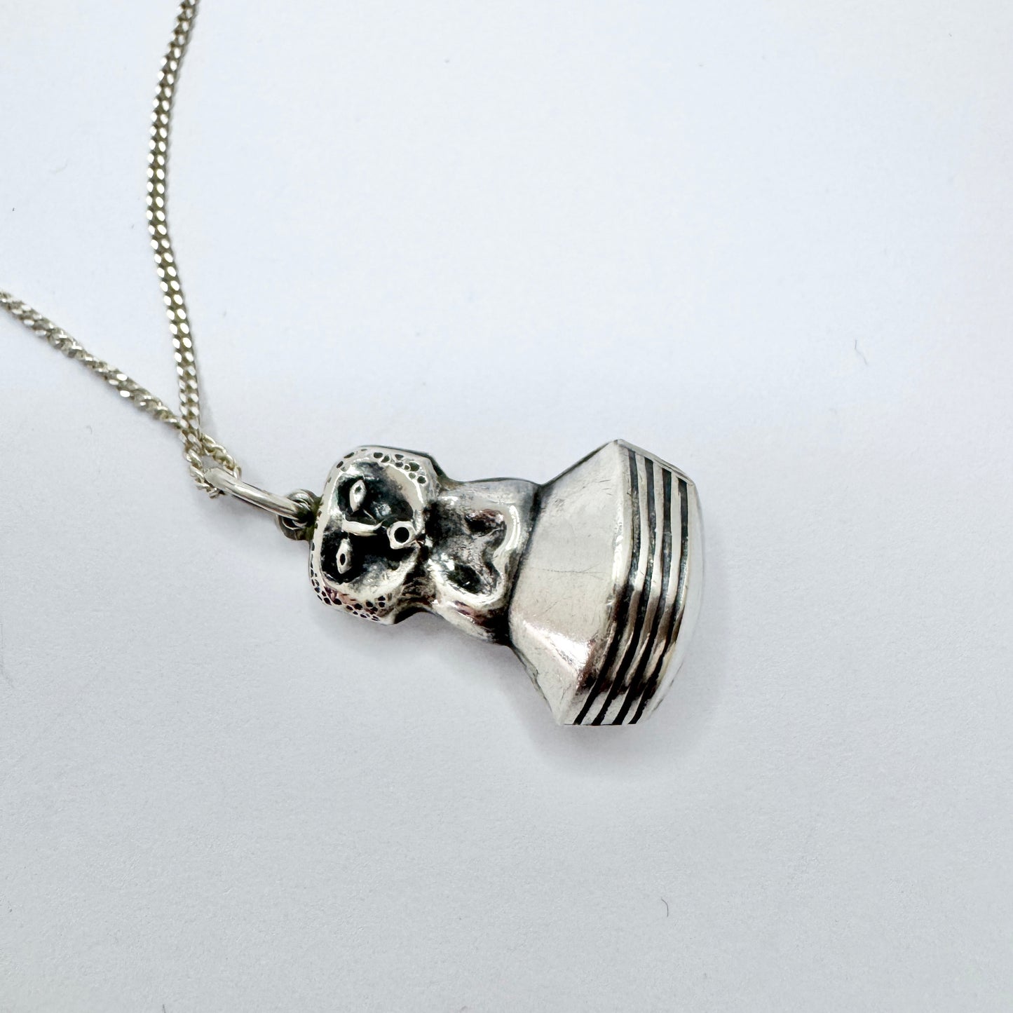 Olle Ohlsson for Kaplan, Sweden ca 1960s. Sterling Silver Pendant Necklace.