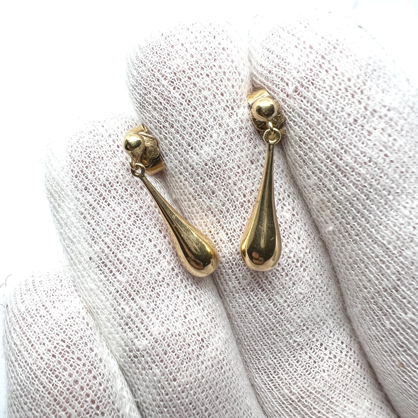 G Dahlgren, Sweden c 1940-50s. Vintage 18k Gold Drop Earrings.