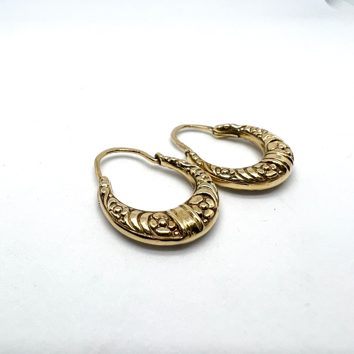 G Dahlgren, Sweden year 1944. Rare War-time 18k Gold Earrings.