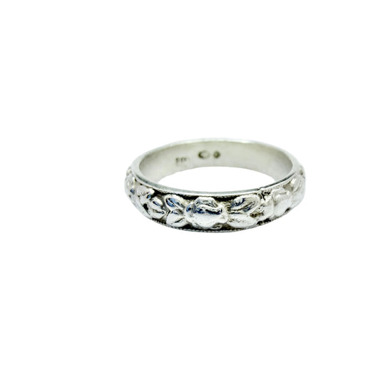Vintage ca 1940s Solid Silver Flower Band Ring.