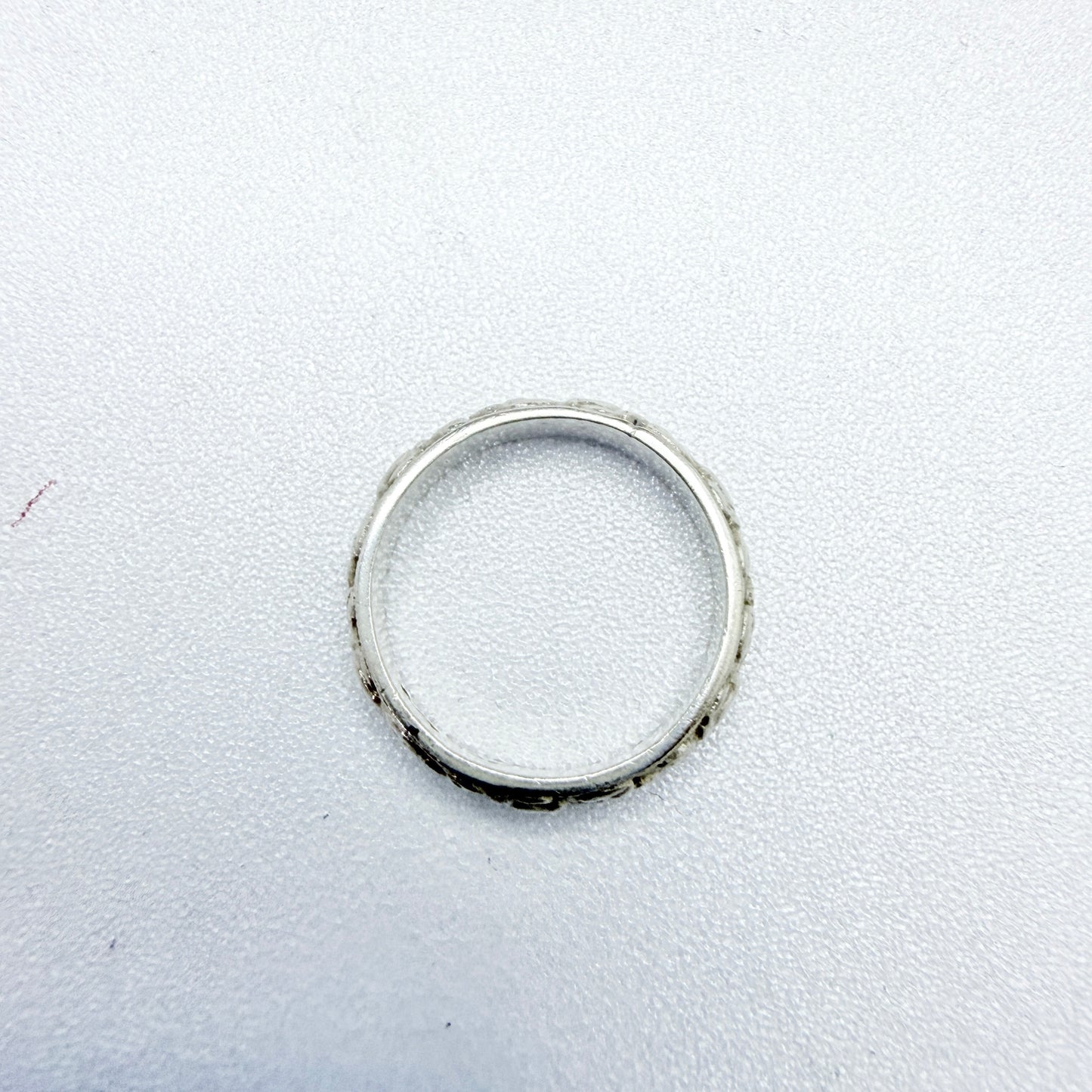Vintage ca 1940s Solid Silver Flower Band Ring.