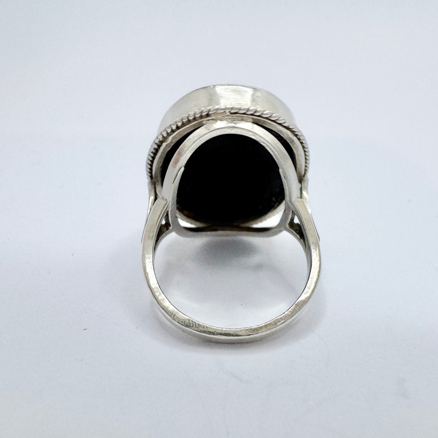 London 1988. Vintage Sterling Silver Onyx Ring.
