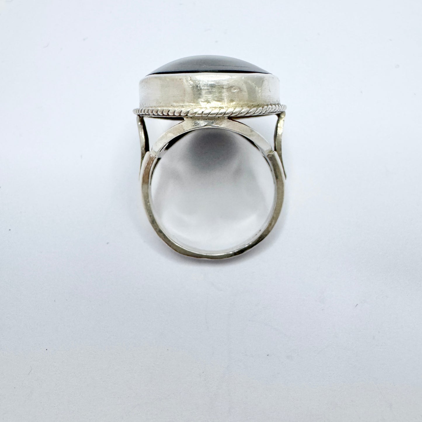 London 1988. Vintage Sterling Silver Onyx Ring.
