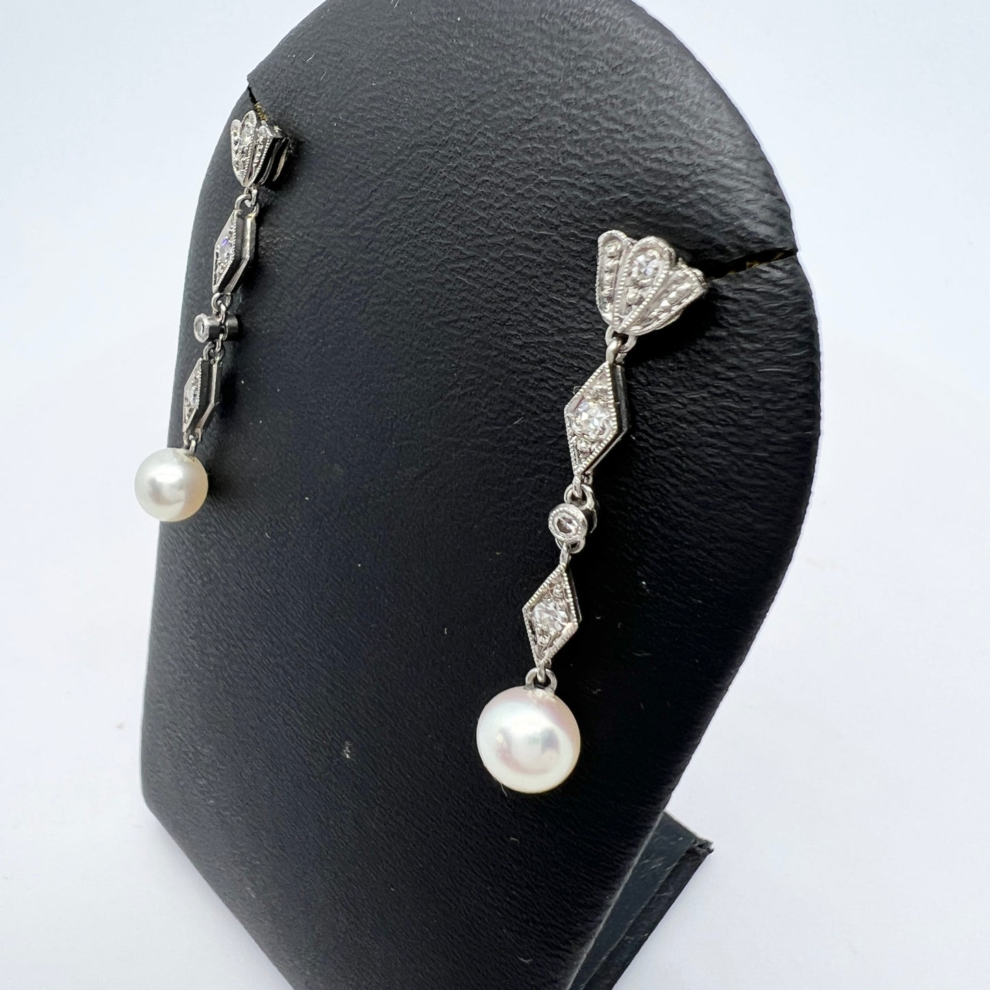 Vintage Art Deco 18k Gold Pearl Diamond Dangle Earrings.