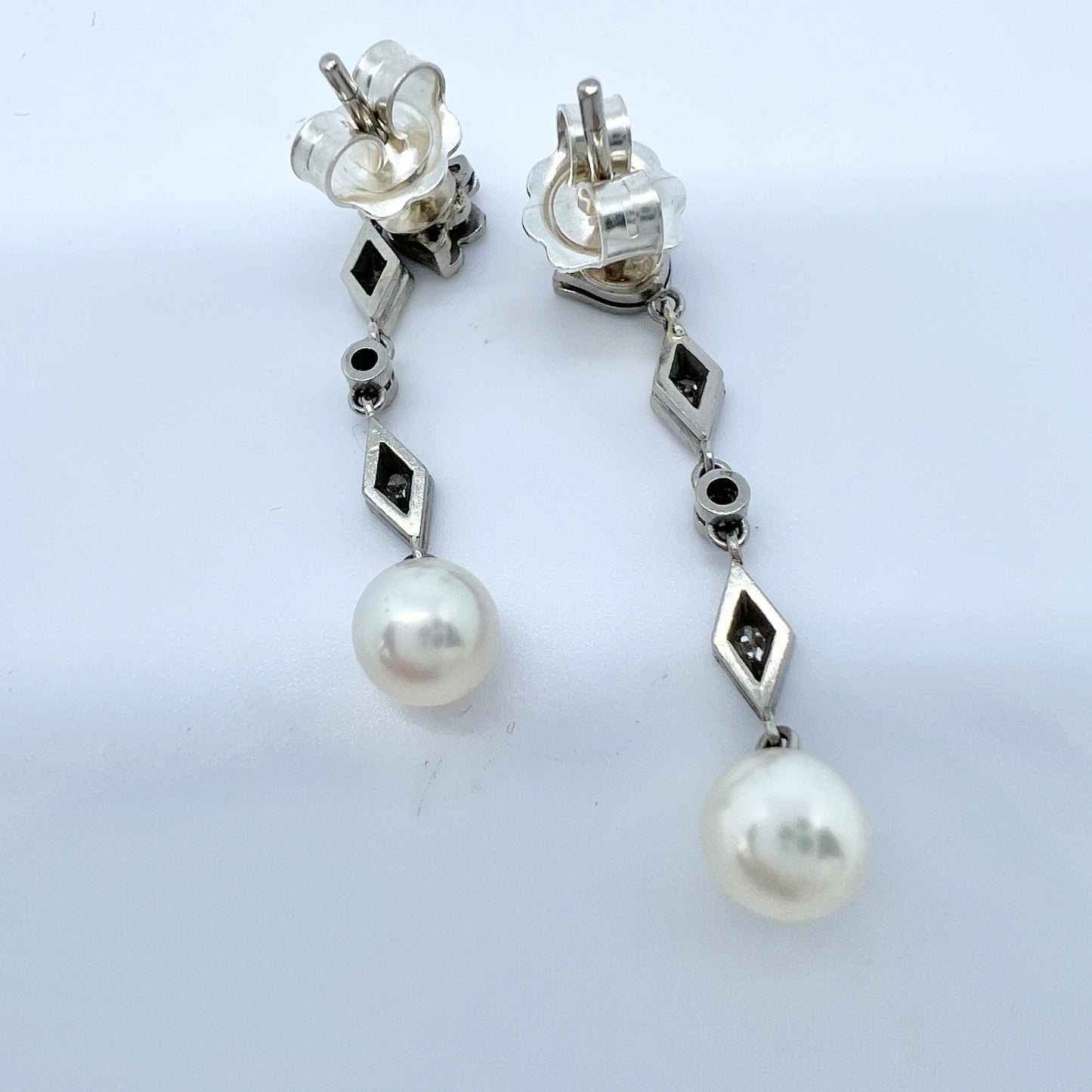 Vintage Art Deco 18k Gold Pearl Diamond Dangle Earrings.