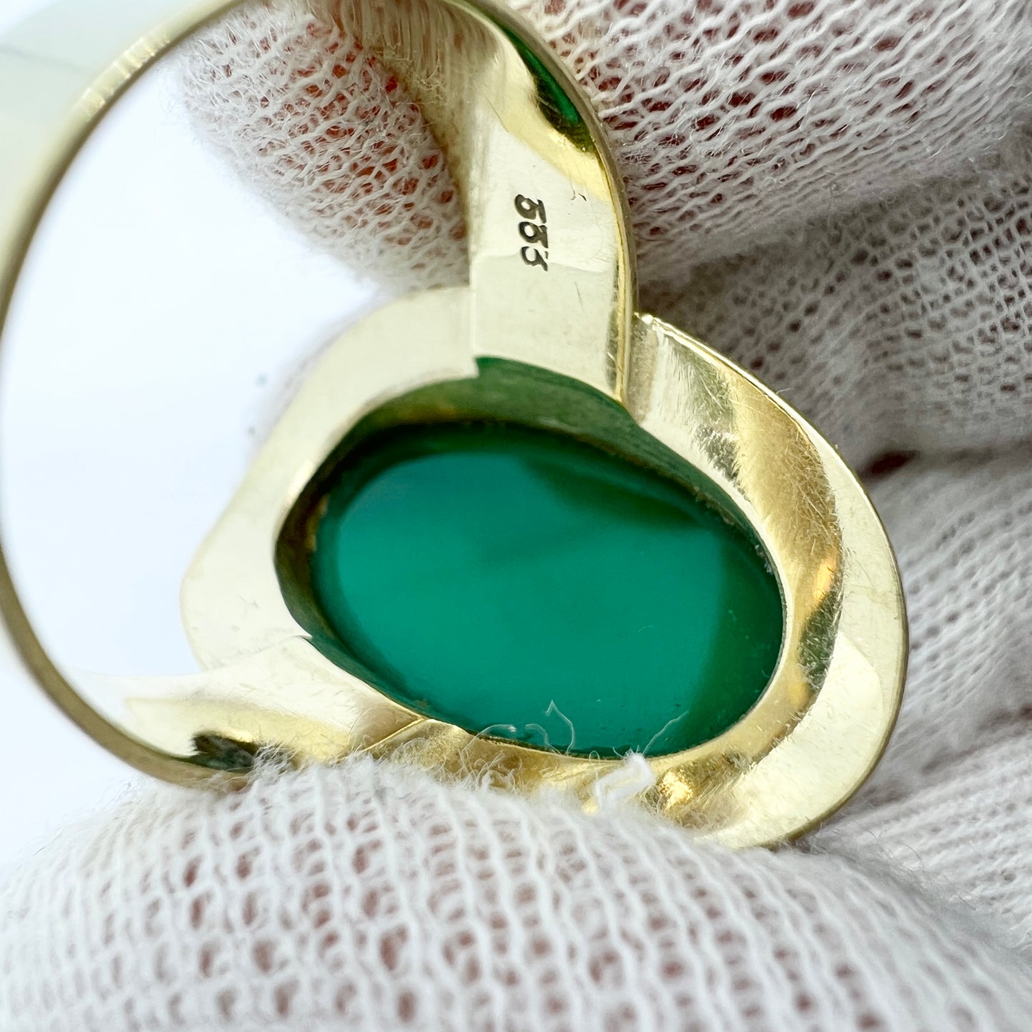 Vintage 1950-60s Bold 8k Gold Chrysoprase Ring.