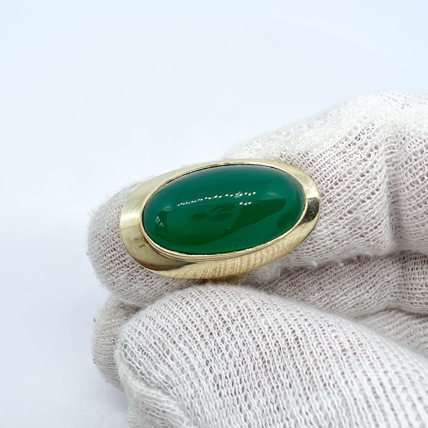 Vintage 1950-60s Bold 8k Gold Chrysoprase Ring.