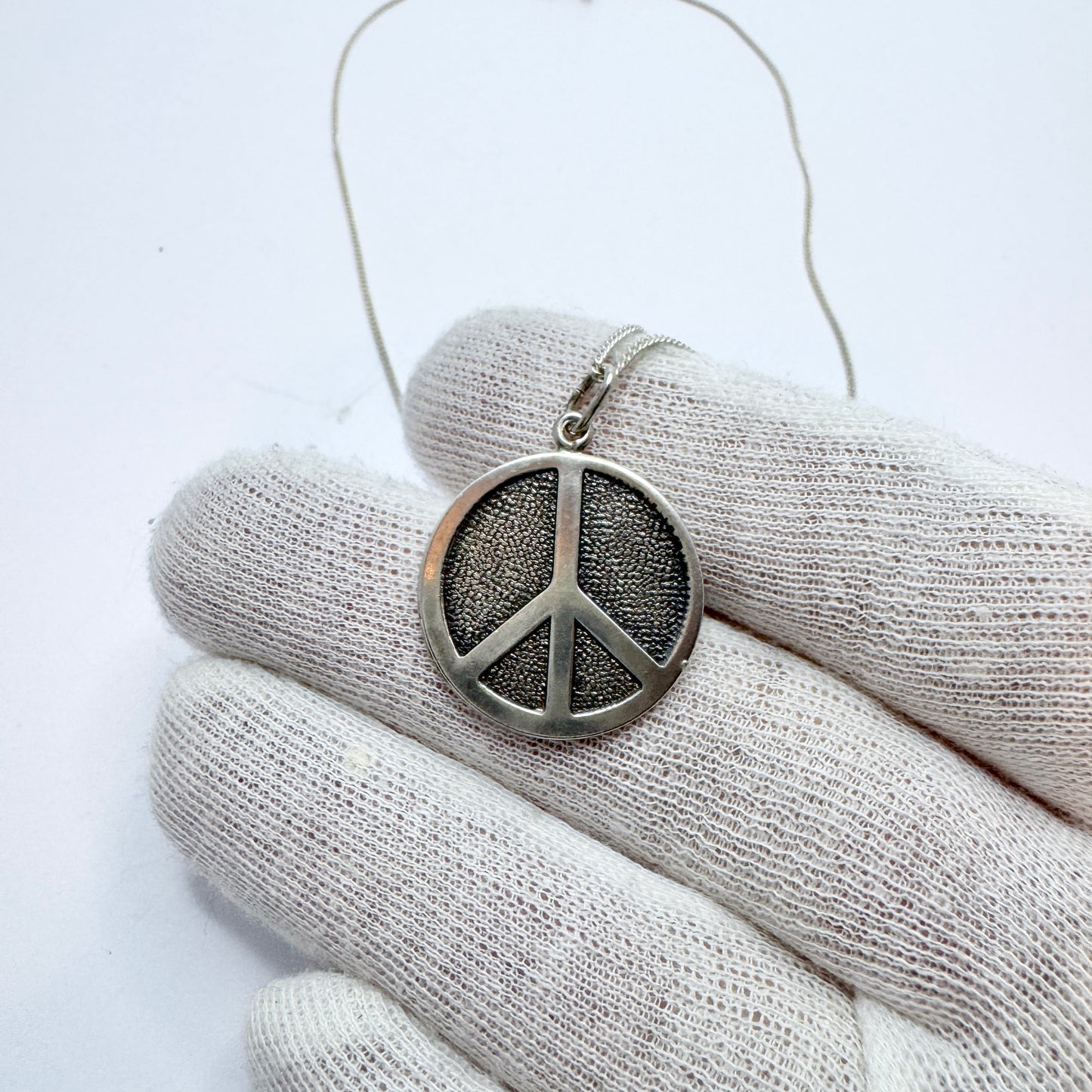 Victor Janson, Sweden 1972. Vintage Hippie-era Peace Sign Pendant Necklace.